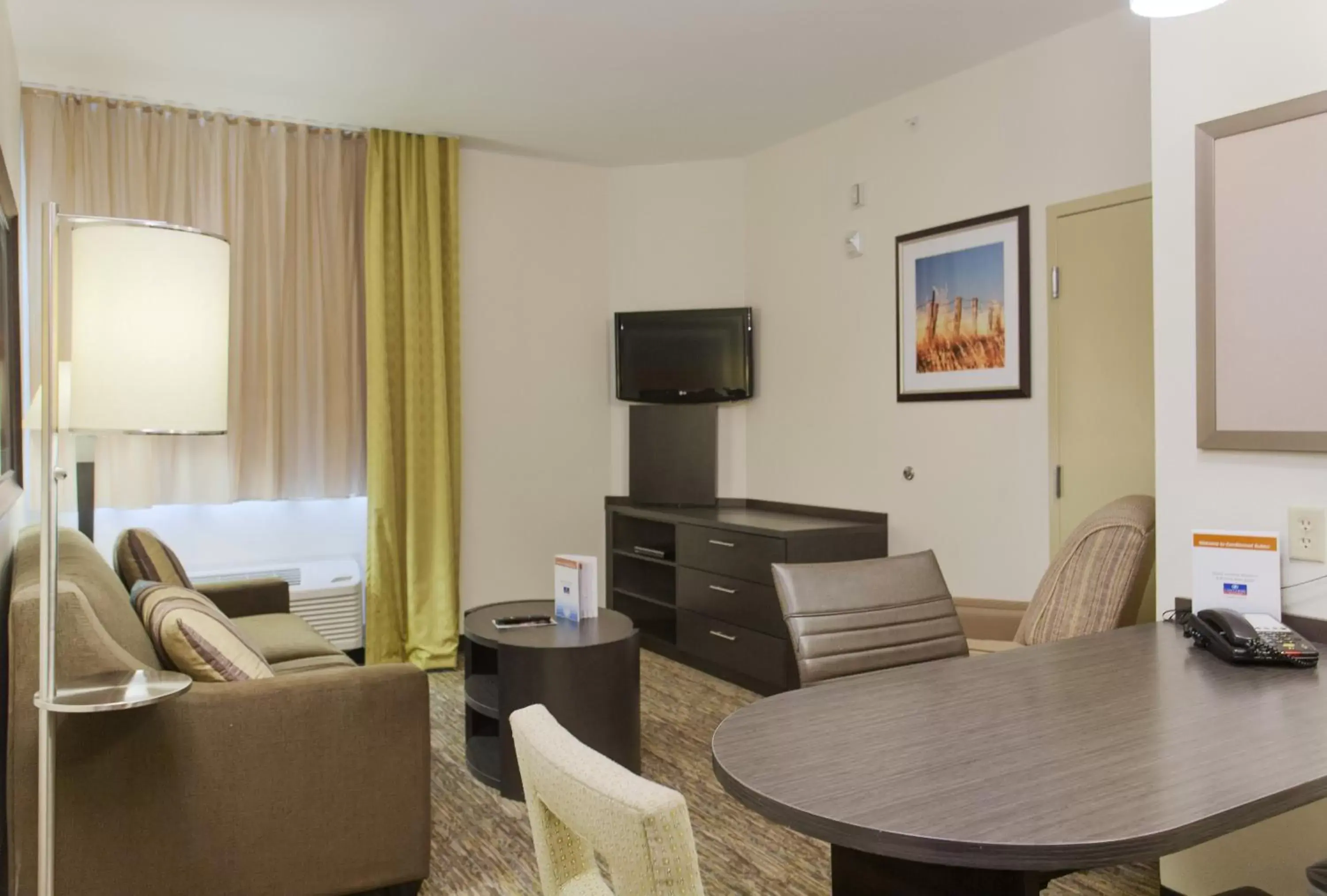 Bedroom, TV/Entertainment Center in Candlewood Suites San Marcos, an IHG Hotel
