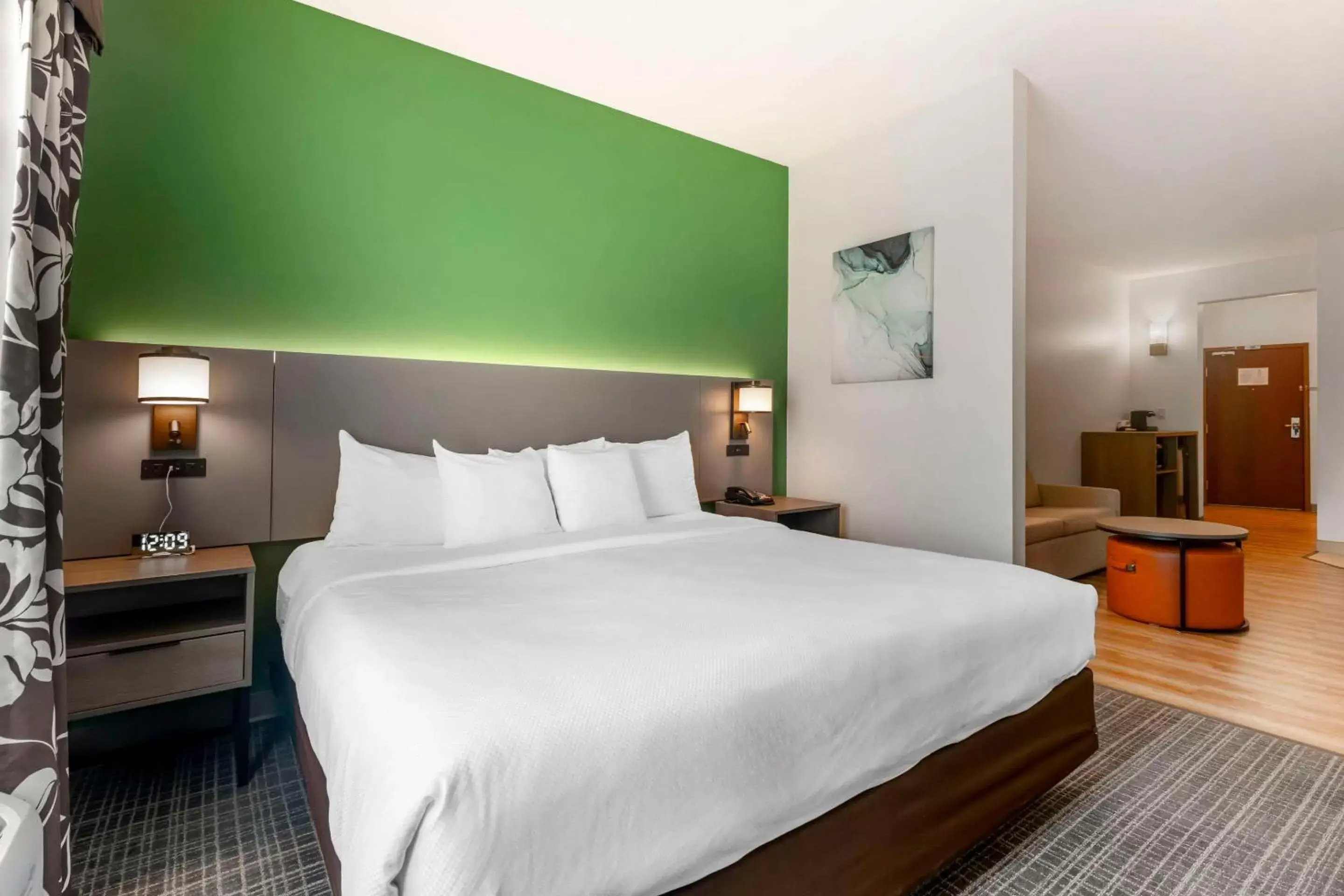 Bedroom, Bed in Comfort Suites Conference Center Rapid City