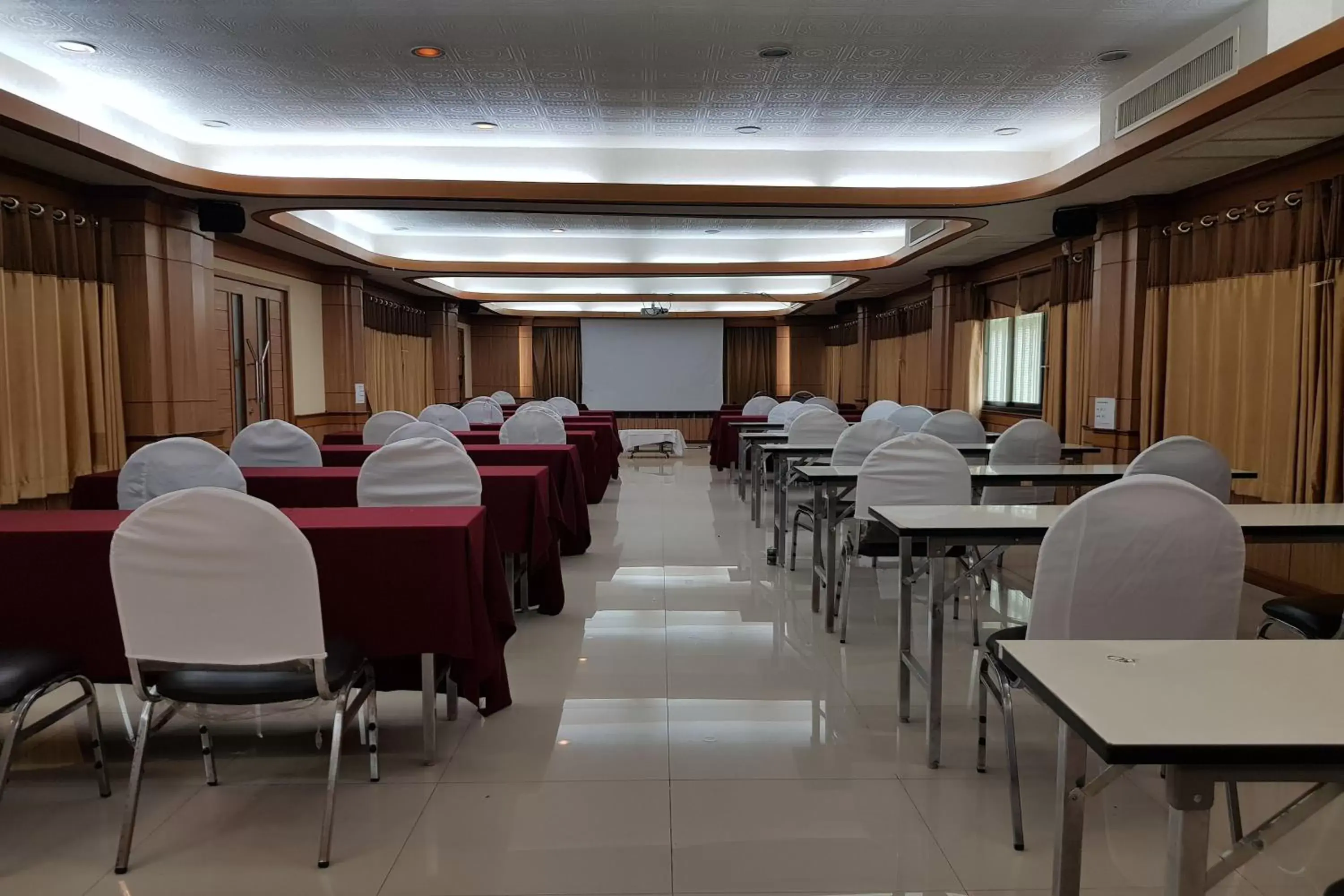 Meeting/conference room in Poonsook Phitsanulok Hotel SHA Plus