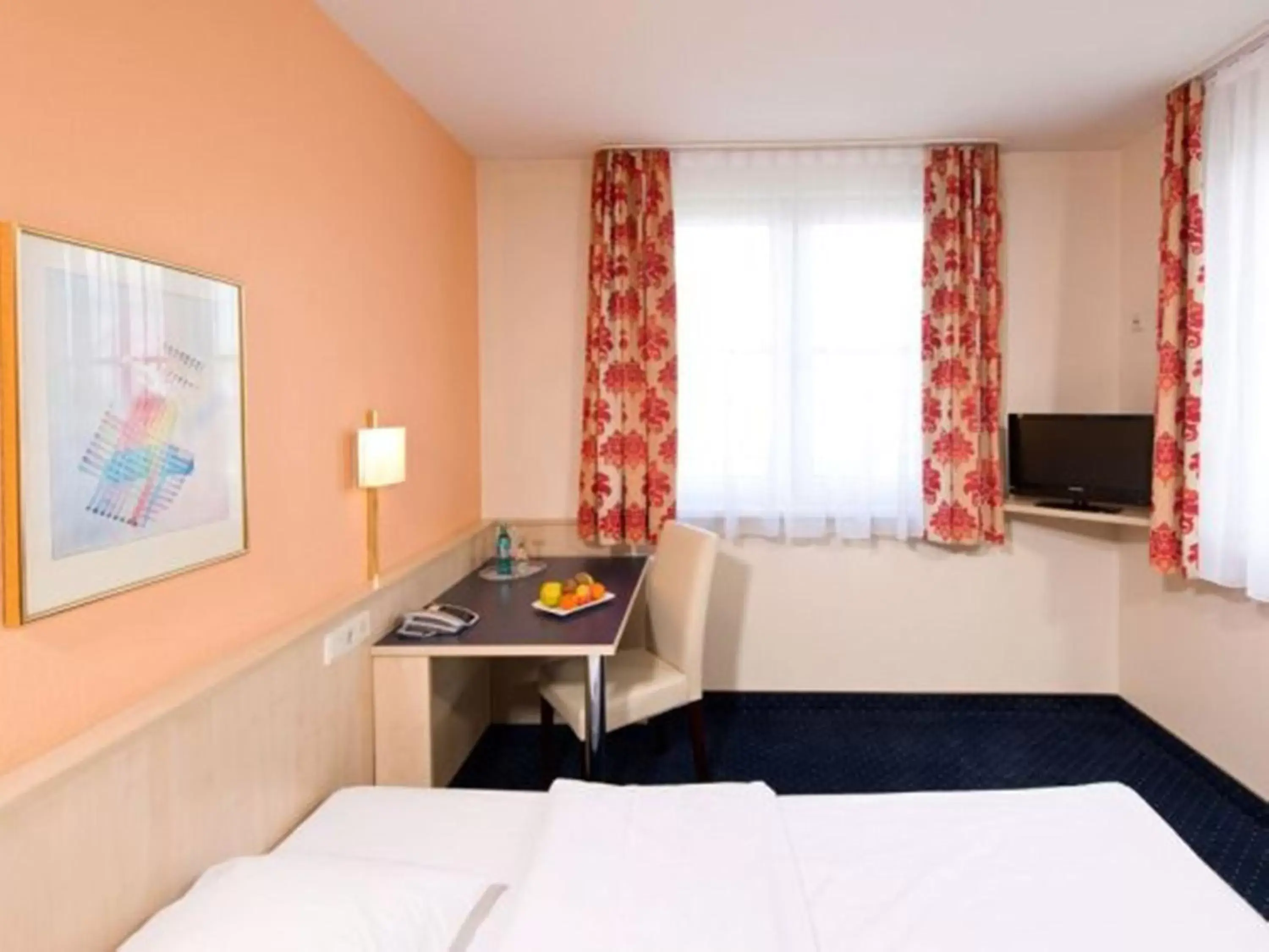 Communal lounge/ TV room, Bed in ACHAT Hotel Leipzig Messe