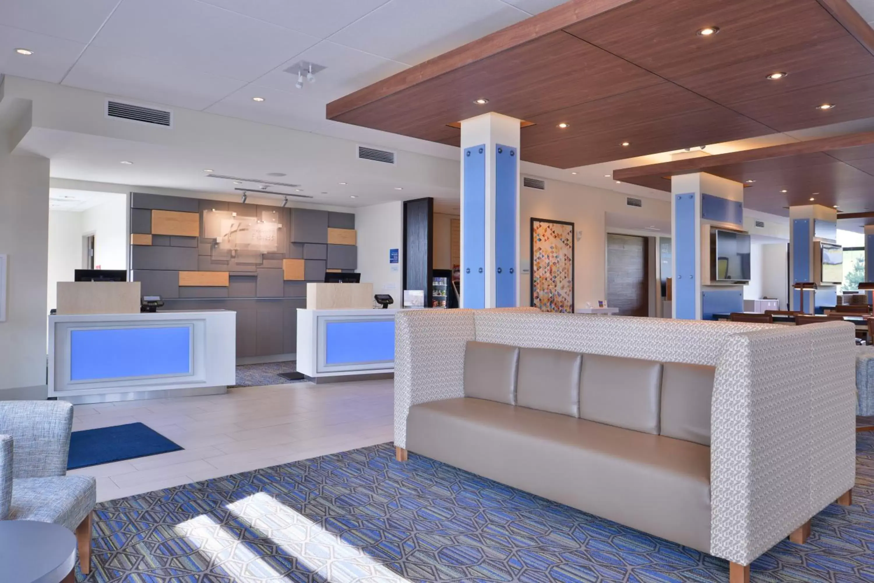 Property building, Lobby/Reception in Holiday Inn Express & Suites - Olathe West, an IHG Hotel