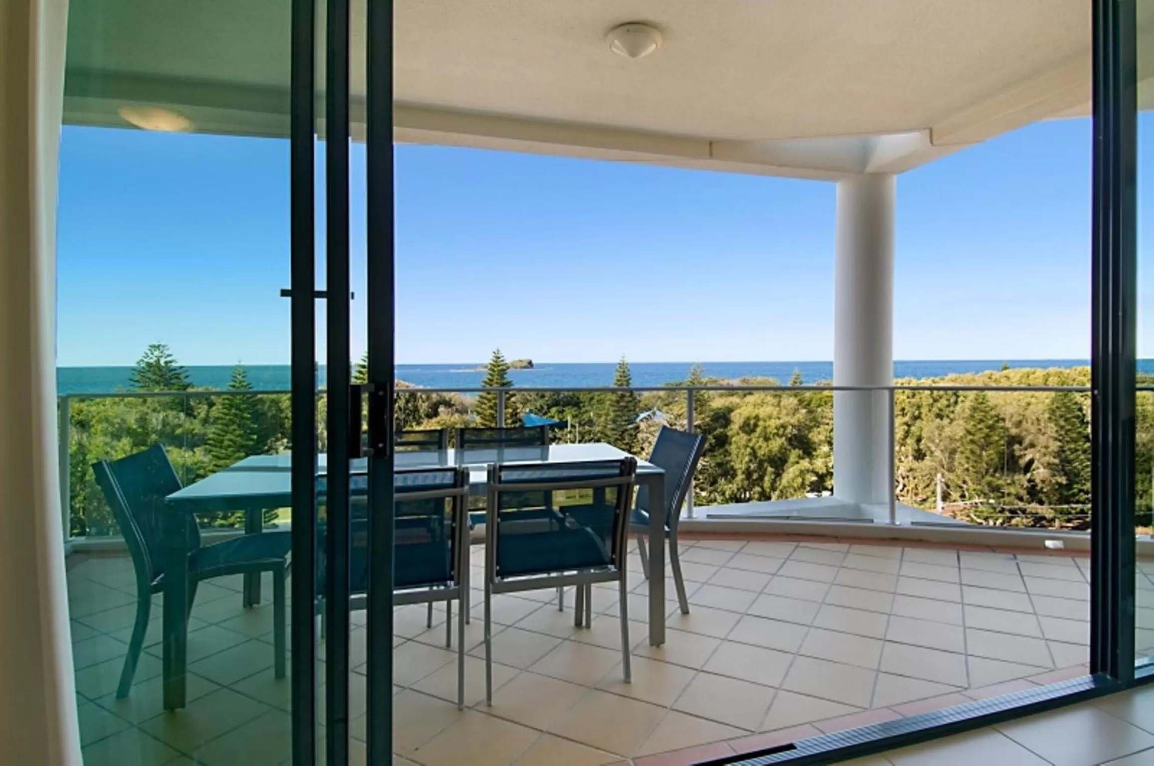 Day in Santorini Twin Waters