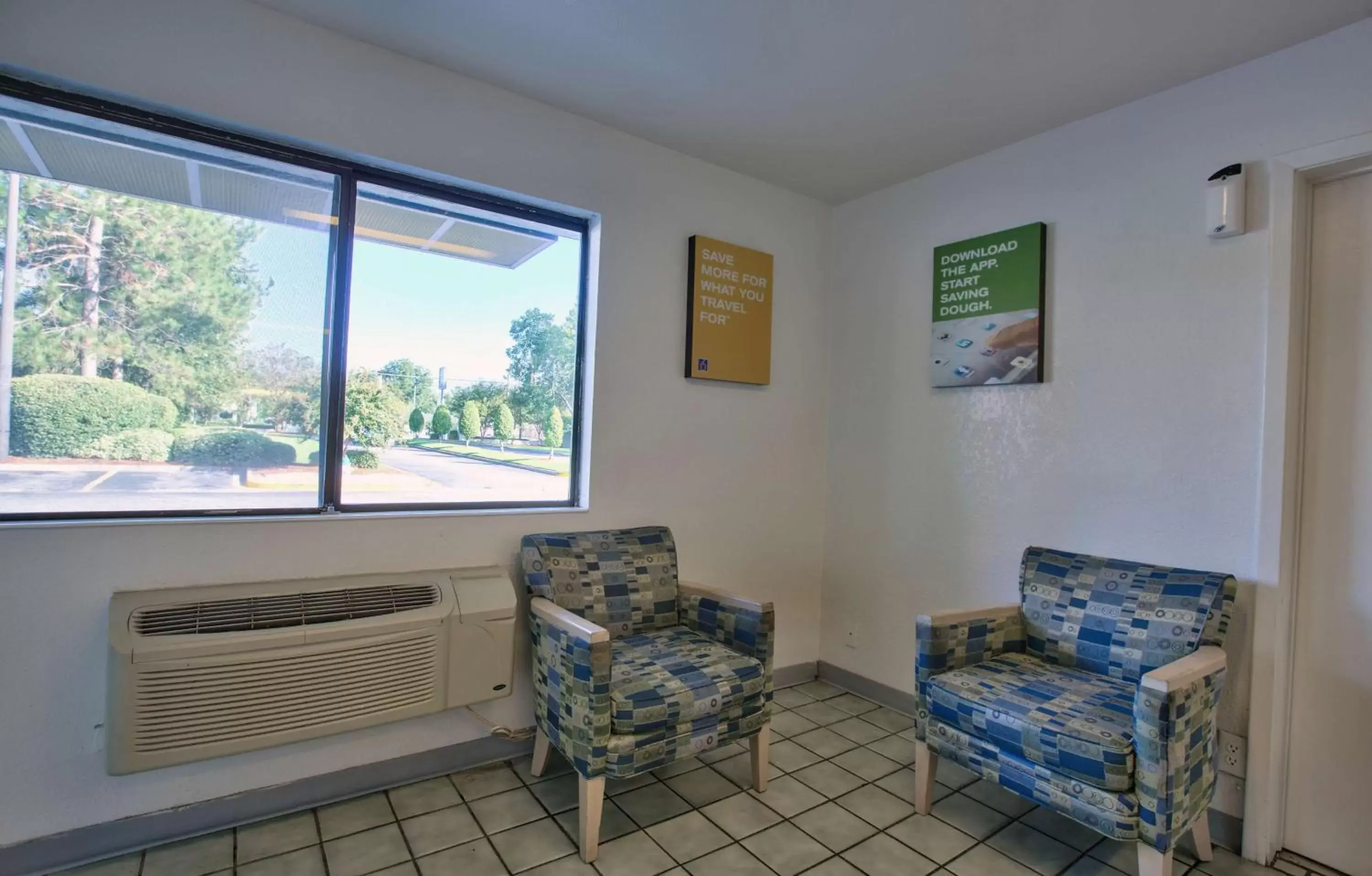 Lobby or reception, Seating Area in Motel 6-Valdosta, GA - University