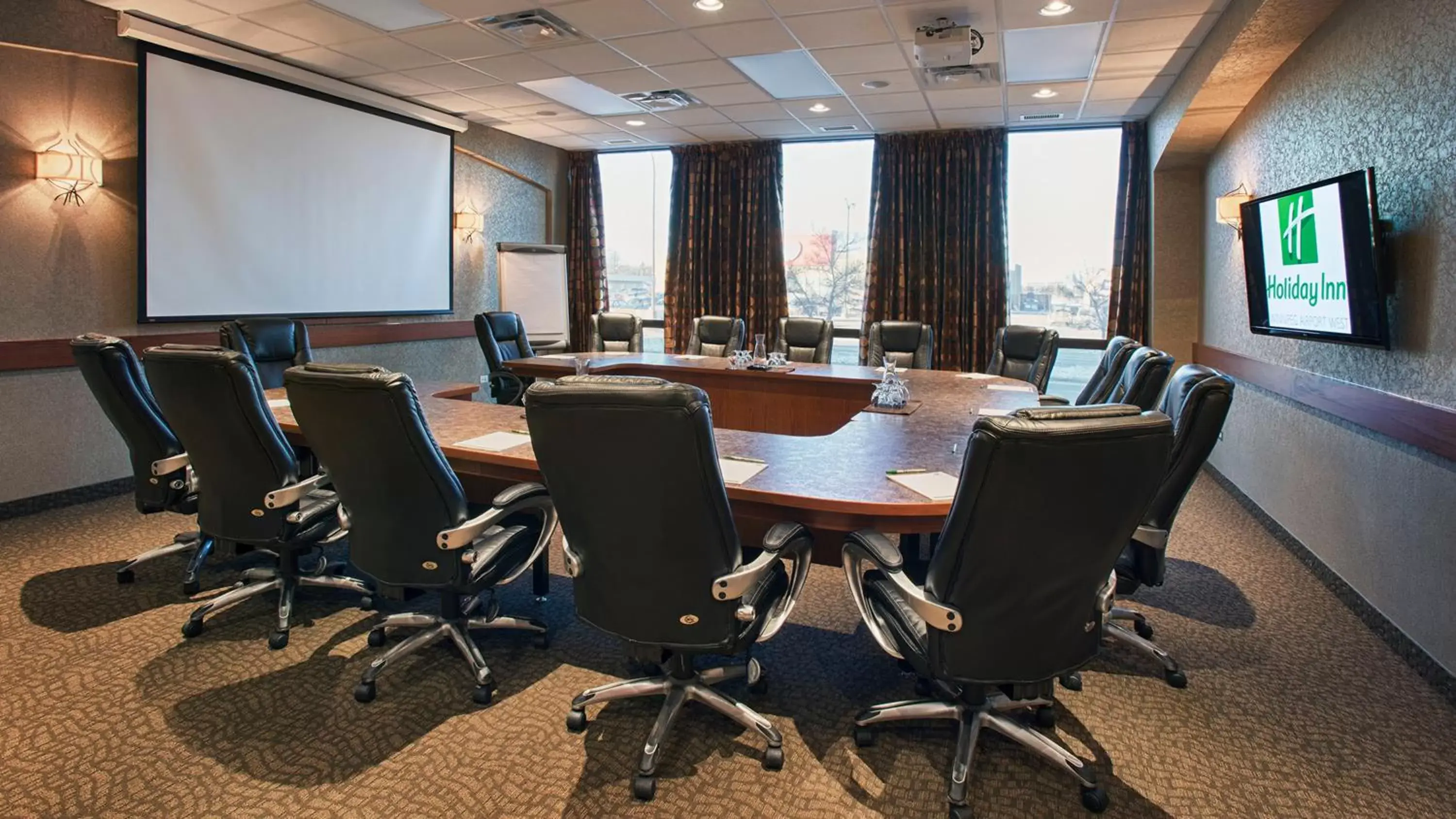 Meeting/conference room in Holiday Inn Winnipeg - Airport West, an IHG Hotel