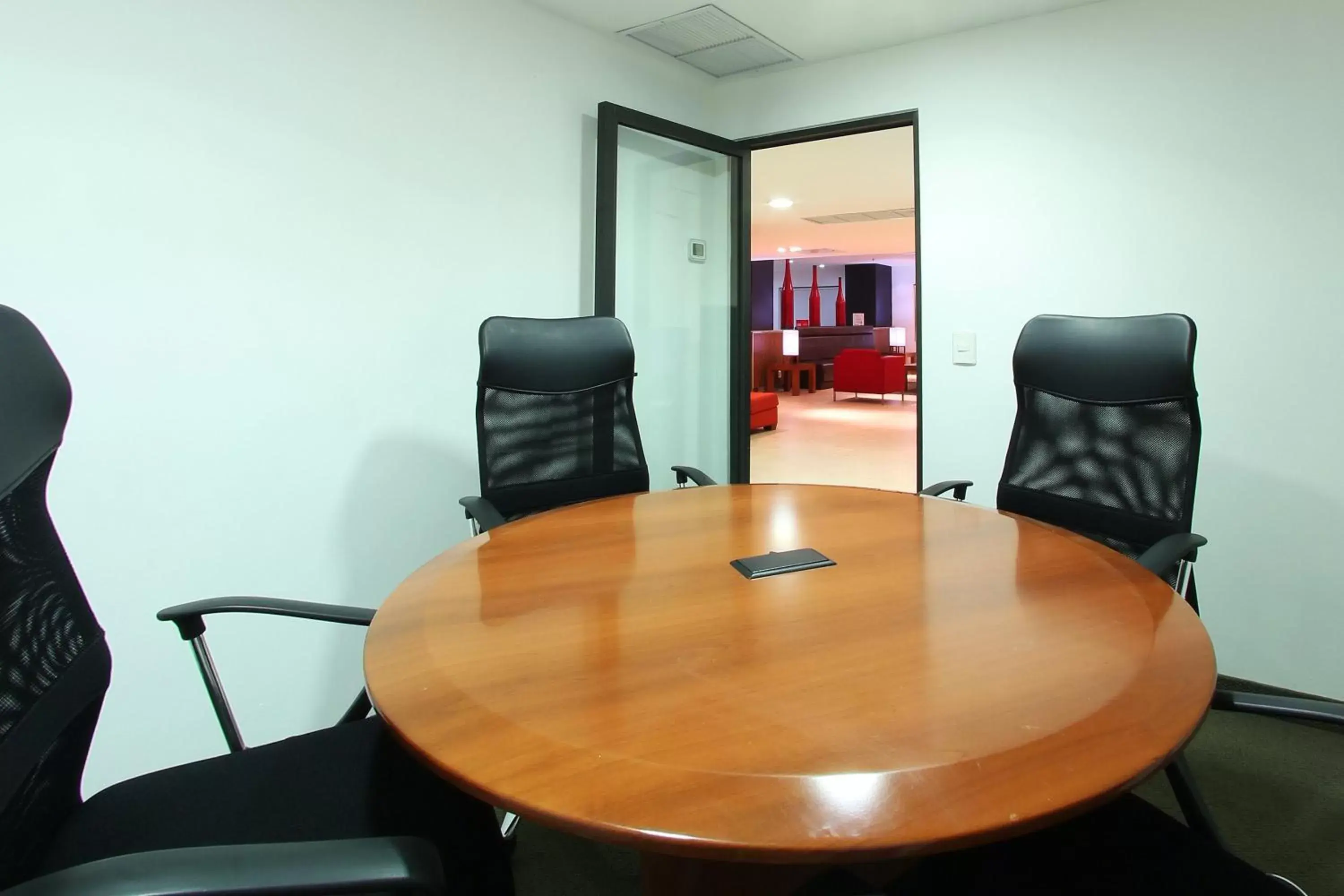 Meeting/conference room, Dining Area in One Guadalajara Centro Historico