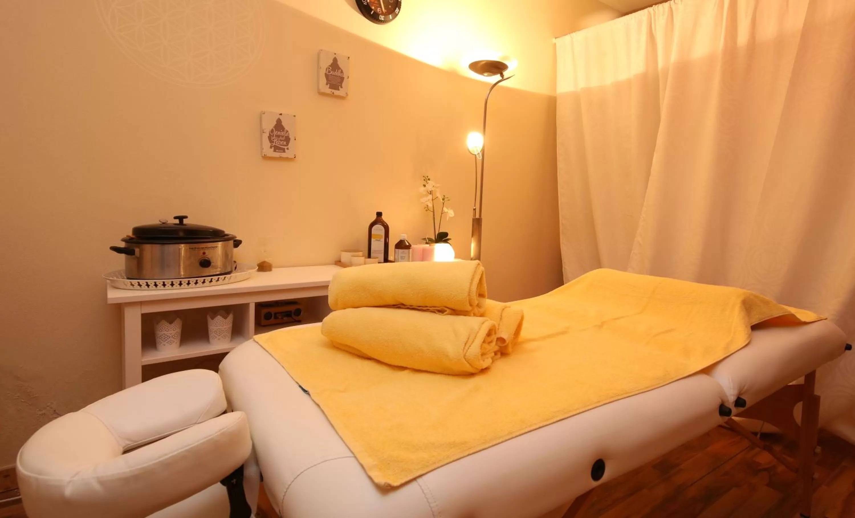 Massage, Bed in Naturhotel Lärchenhof