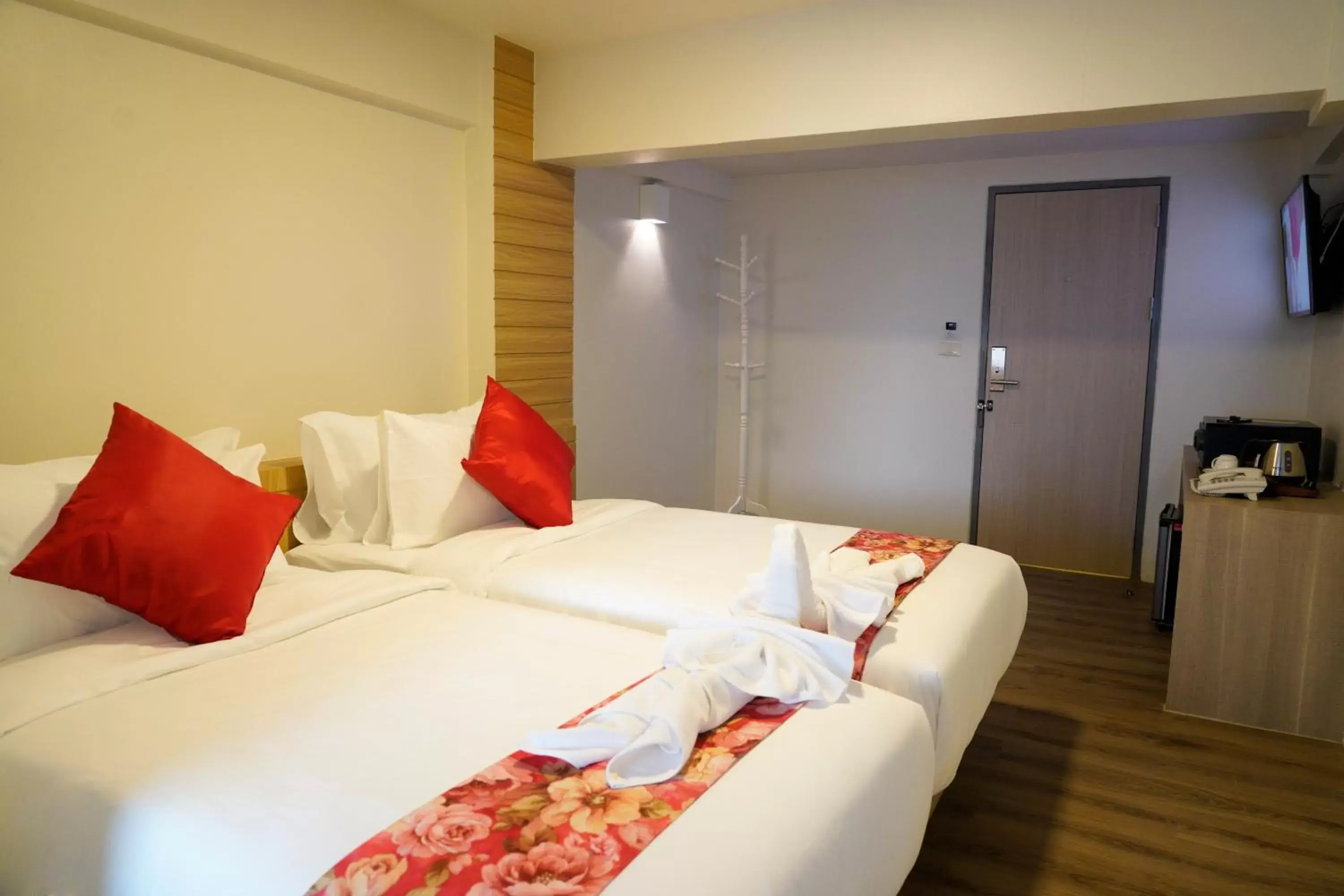 TV and multimedia, Bed in Wild Orchid Villa