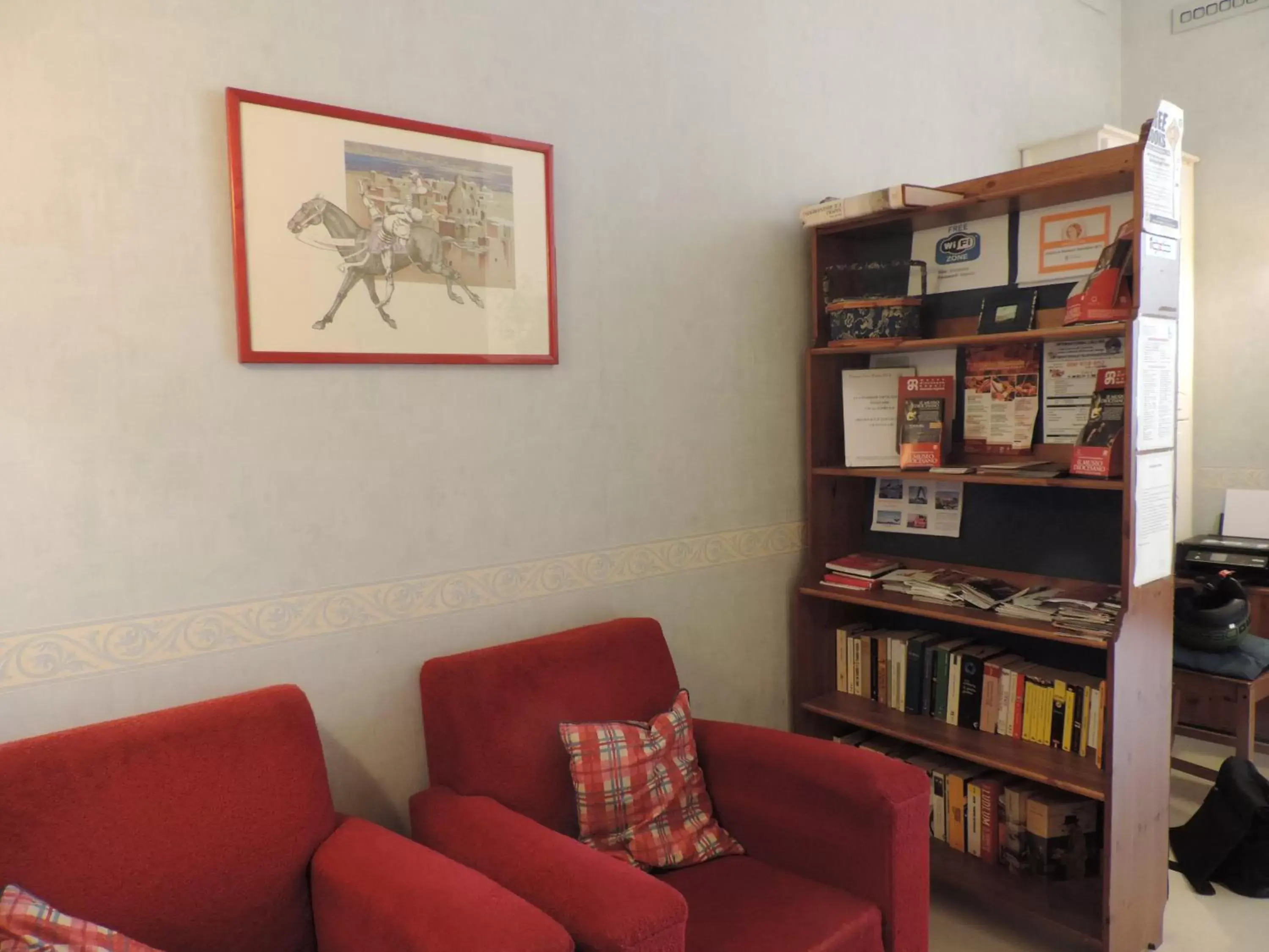 Communal lounge/ TV room, Seating Area in B&B Bonapace Portanolana