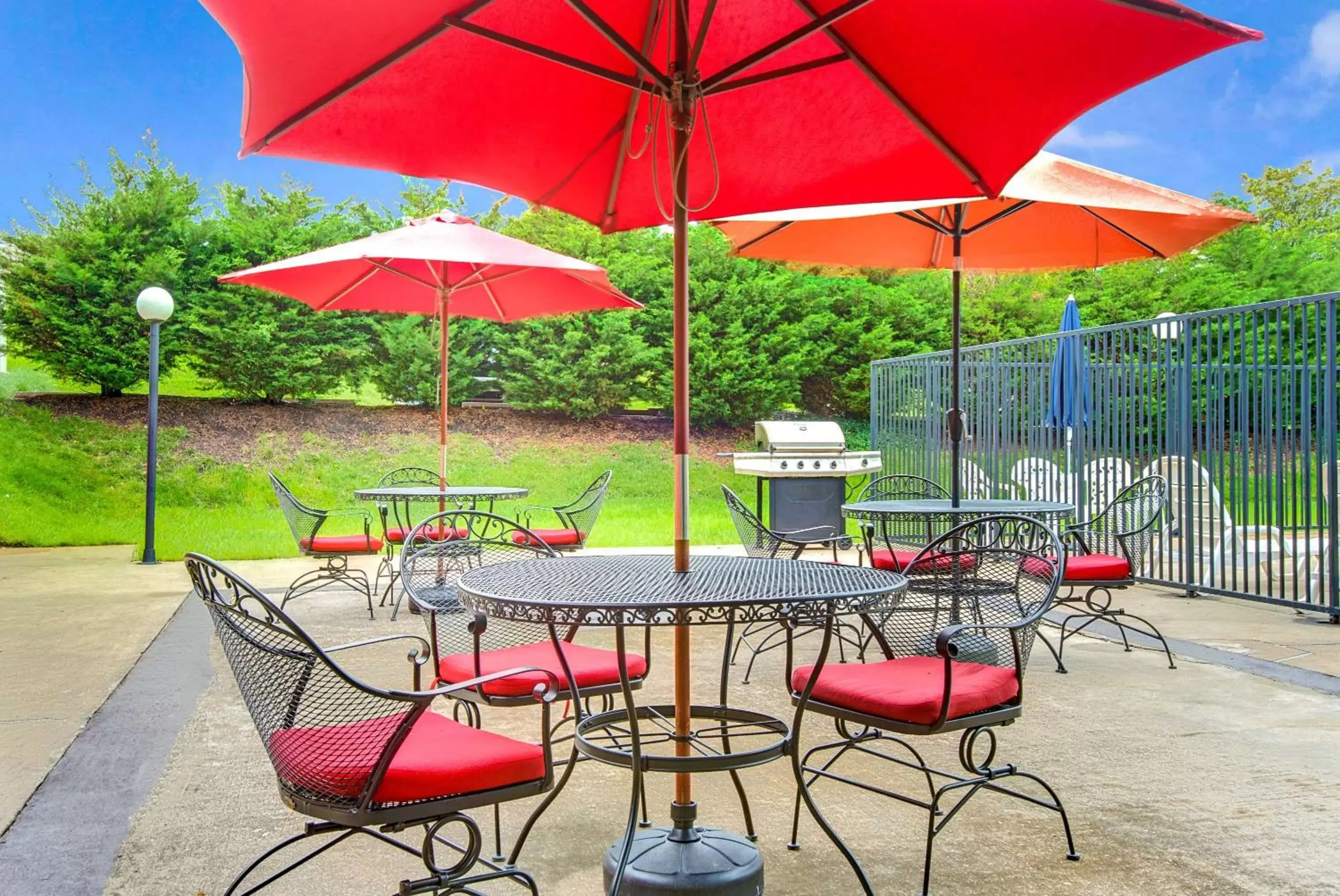 Property building, Patio/Outdoor Area in Days Inn by Wyndham Towson