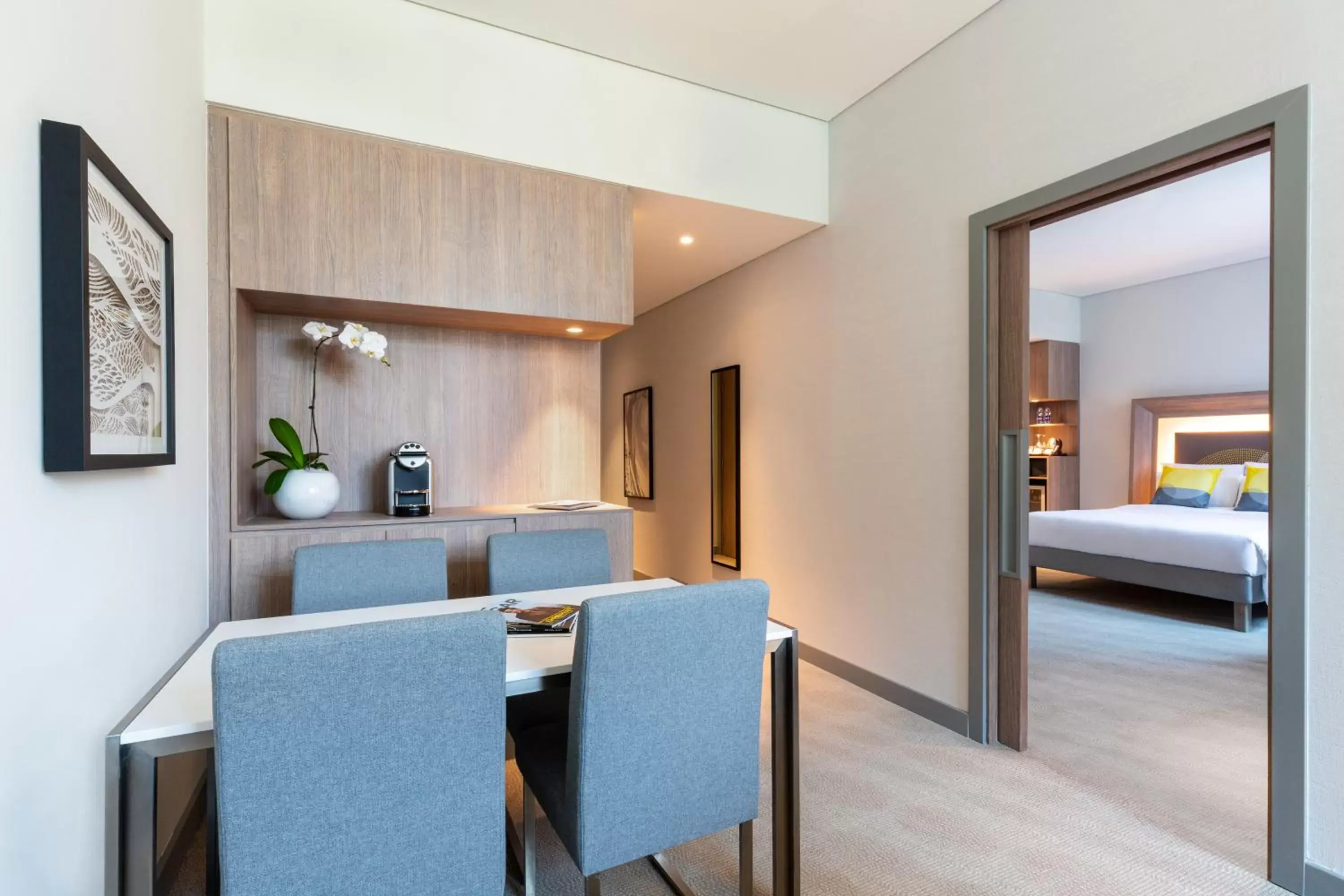 Living room, Kitchen/Kitchenette in Novotel Bur Dubai - Healthcare City