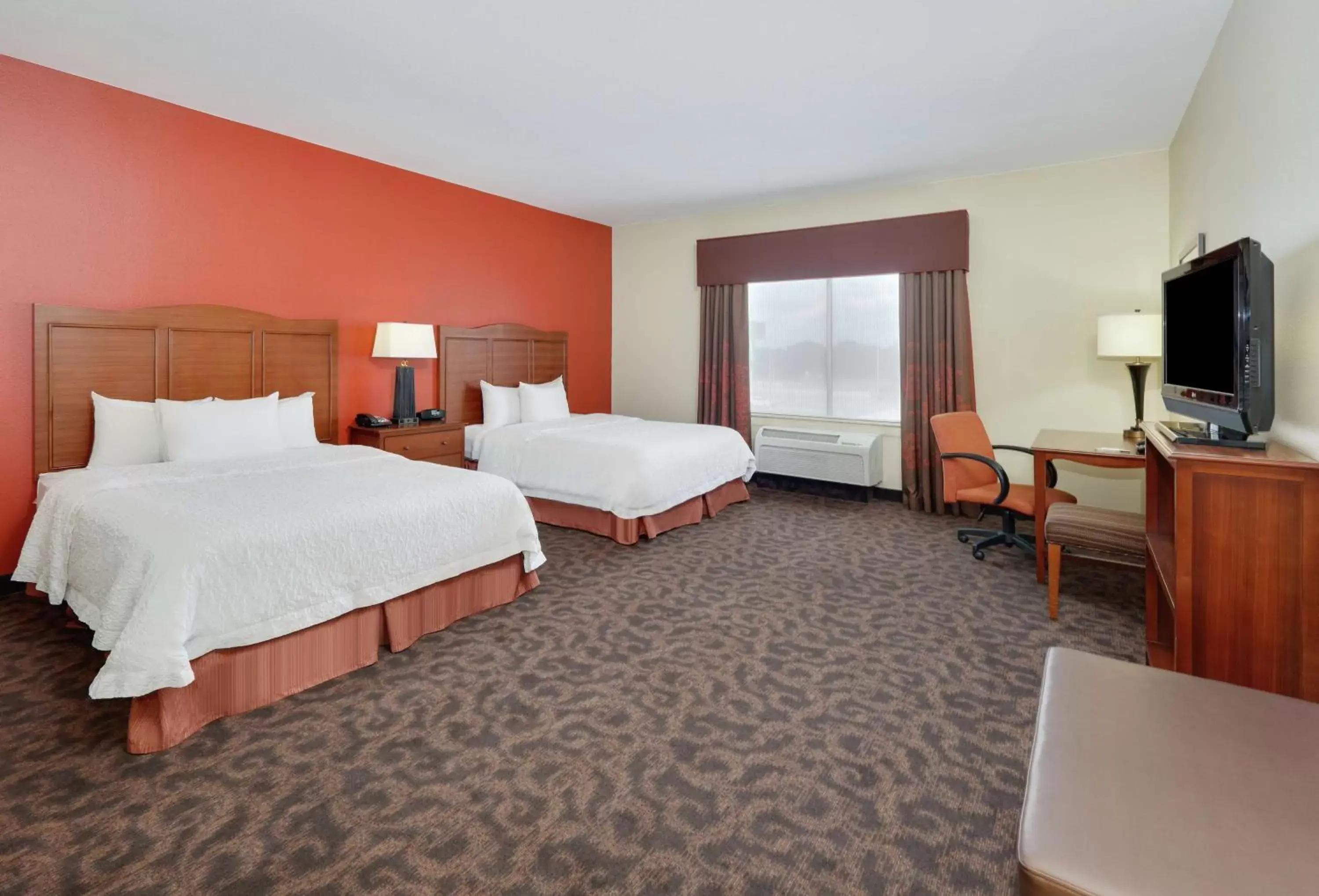 Bed in Hampton Inn & Suites Fort Worth/Forest Hill