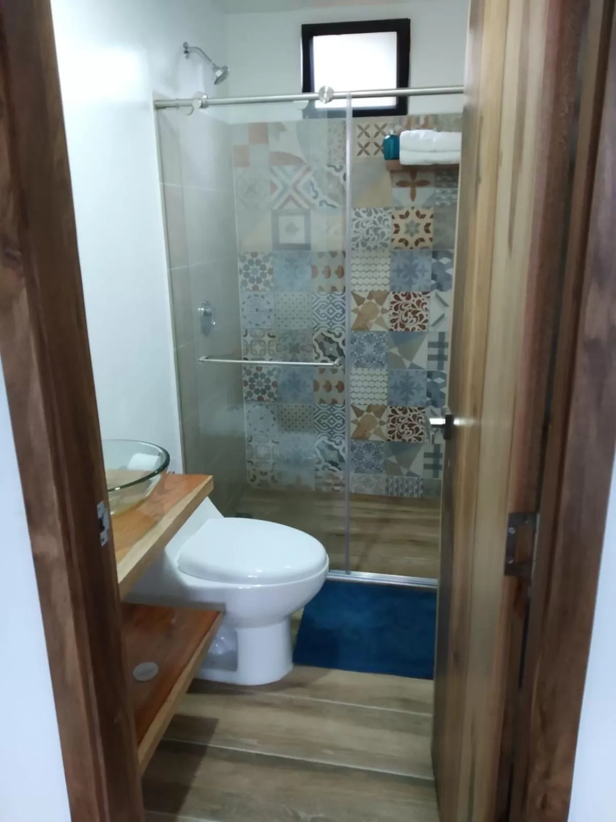 Shower, Bathroom in Hotel La Caracola