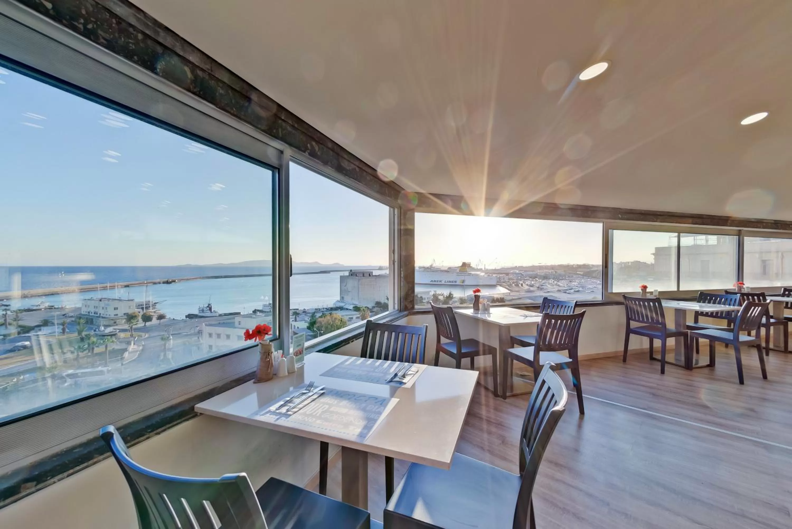 Restaurant/places to eat in Marin Hotel