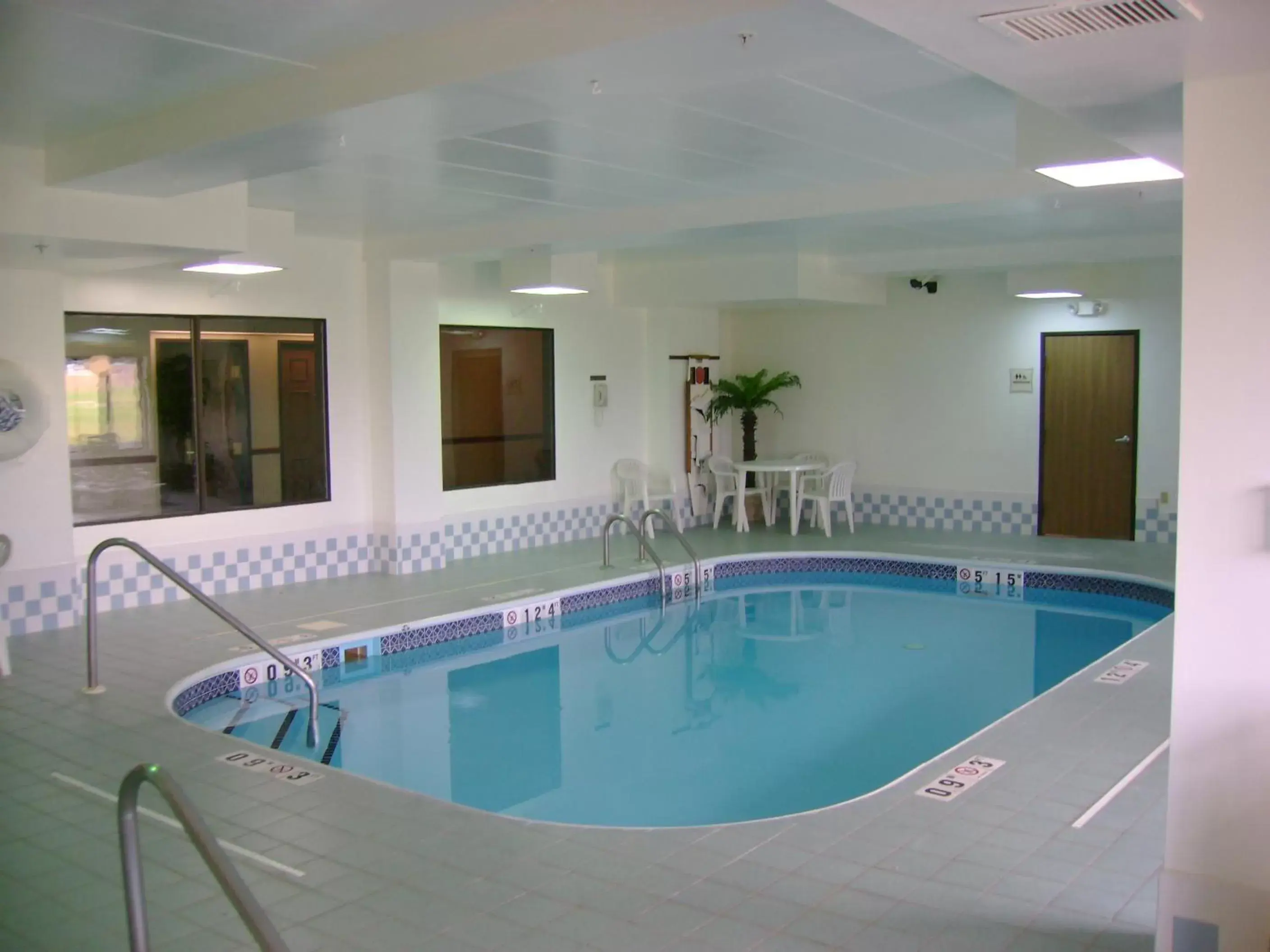 Swimming Pool in Comfort Inn & Suites Tipp City - I-75