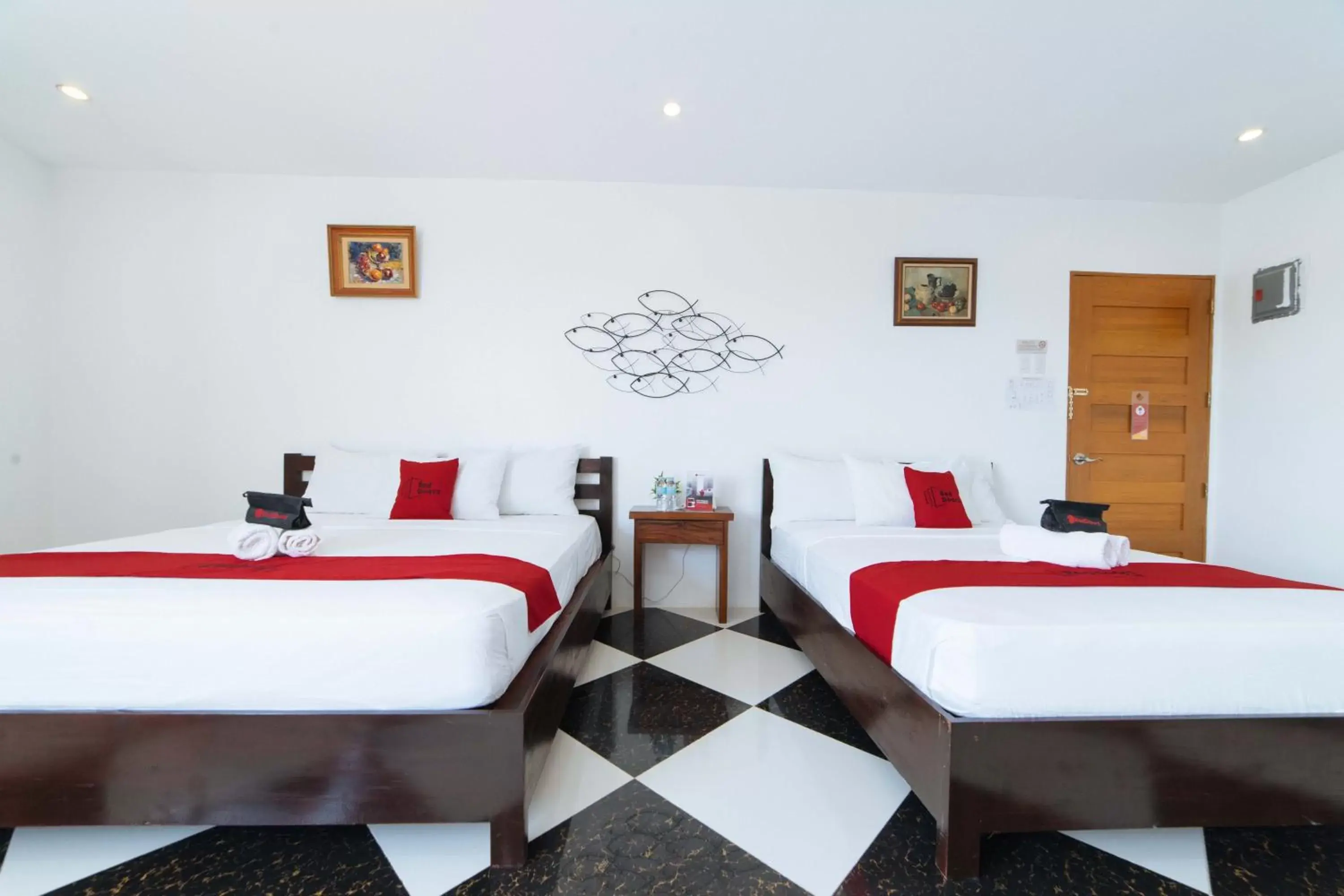 Suite in RedDoorz Plus @ San Roque Roxas City Suite in RedDoorz Plus @ San Roque Roxas City