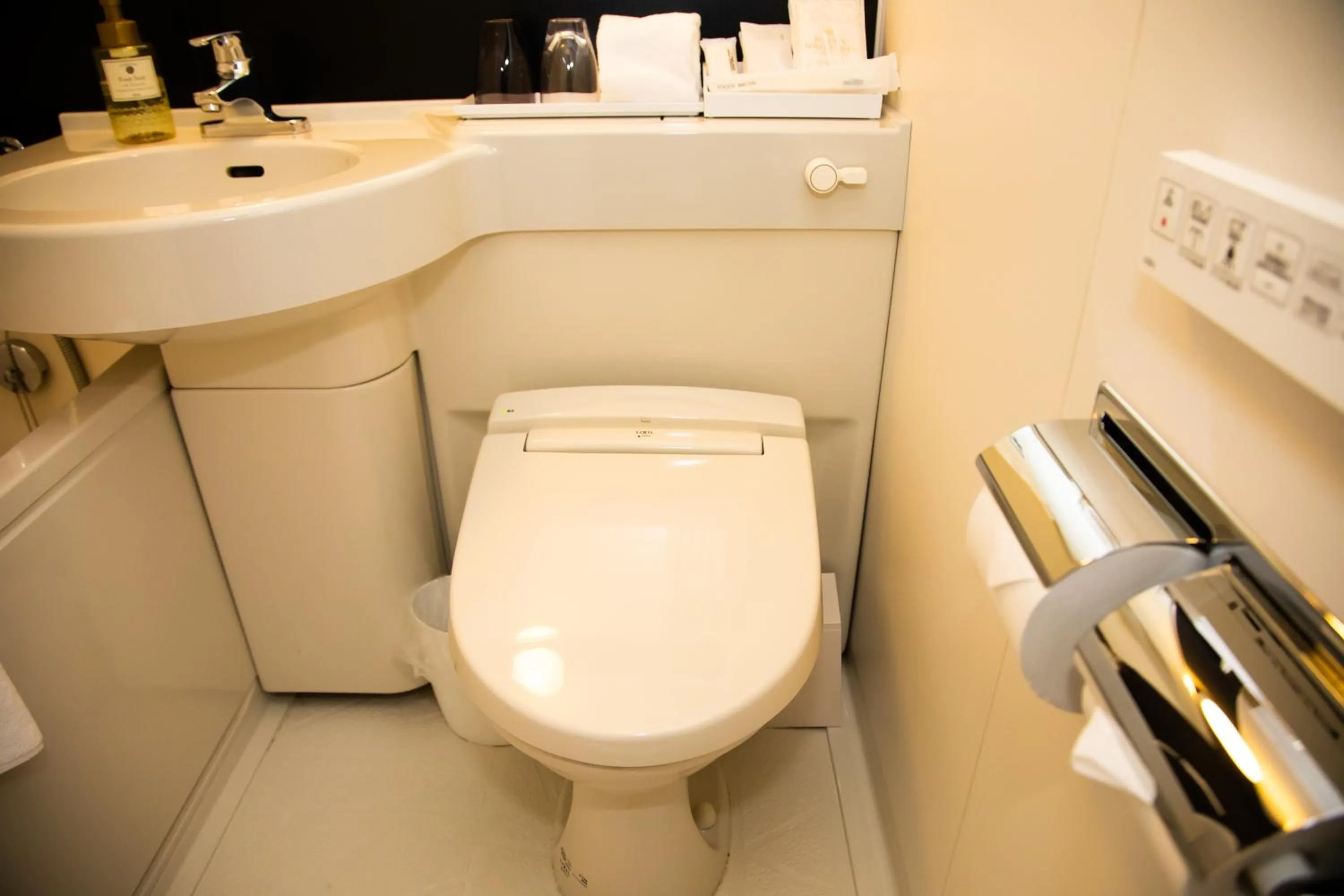 Toilet in Quintessa Hotel Osaka Shinsaibashi Comic & Books