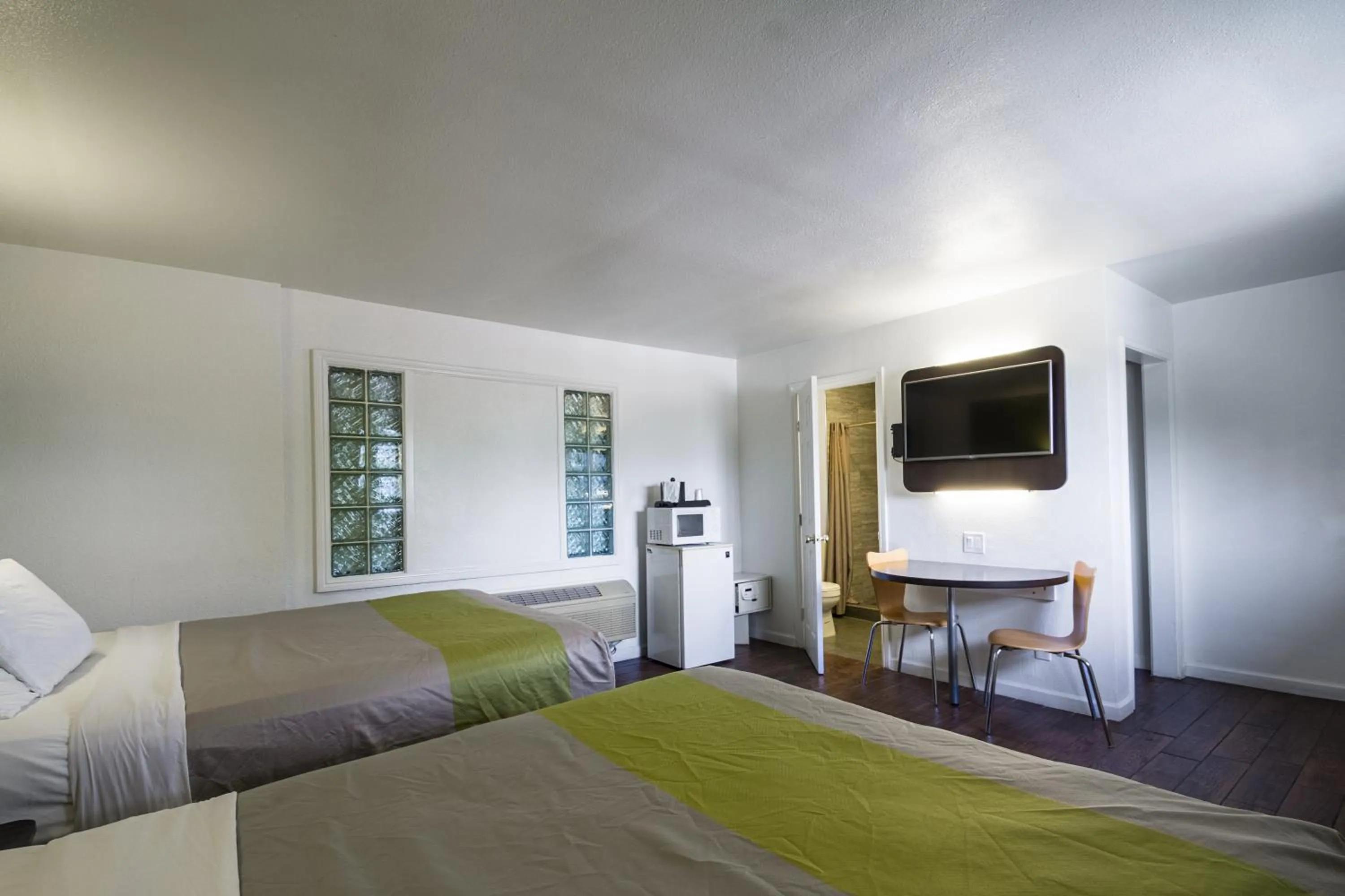 TV and multimedia, Bed in Fisherman's Cove Inn