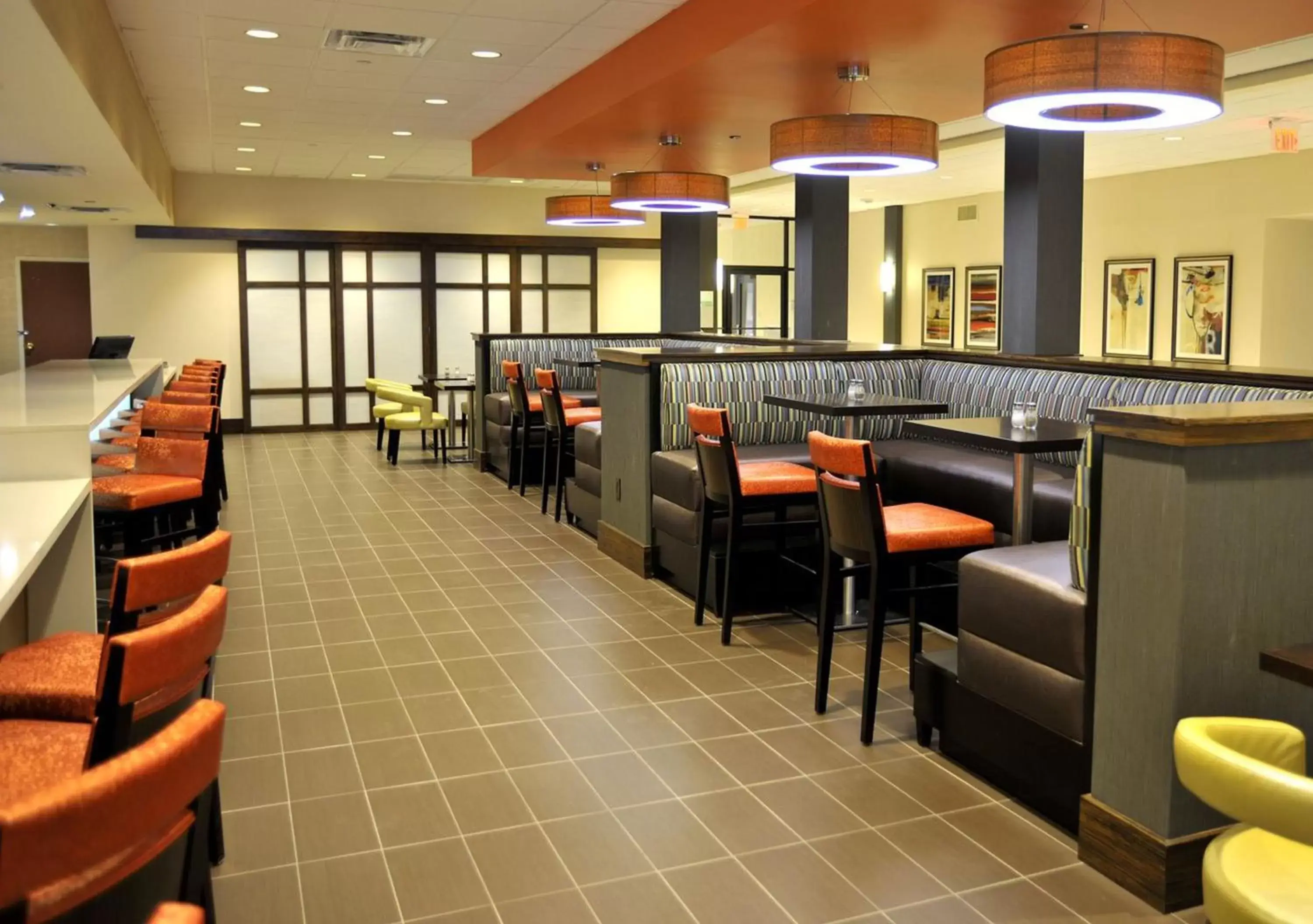 Restaurant/places to eat in Holiday Inn and Suites Charleston West by IHG Restaurant/places to eat in Holiday Inn and Suites Charleston West by IHG