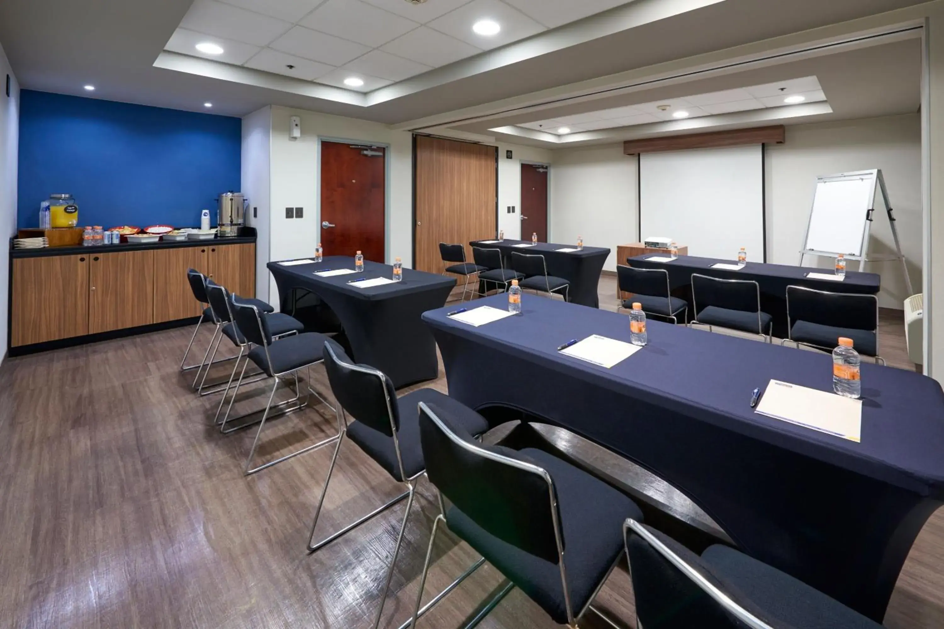 Meeting/conference room in City Express by Marriott Irapuato