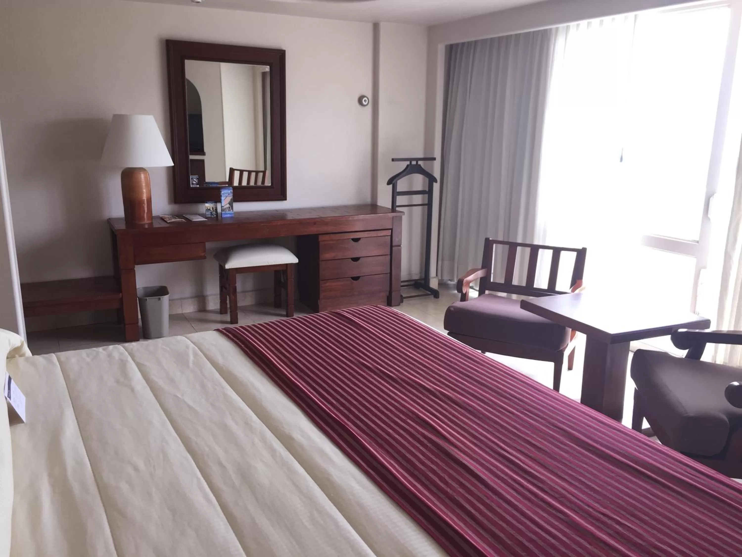 Property building, Bed in Hotel Fortin Plaza