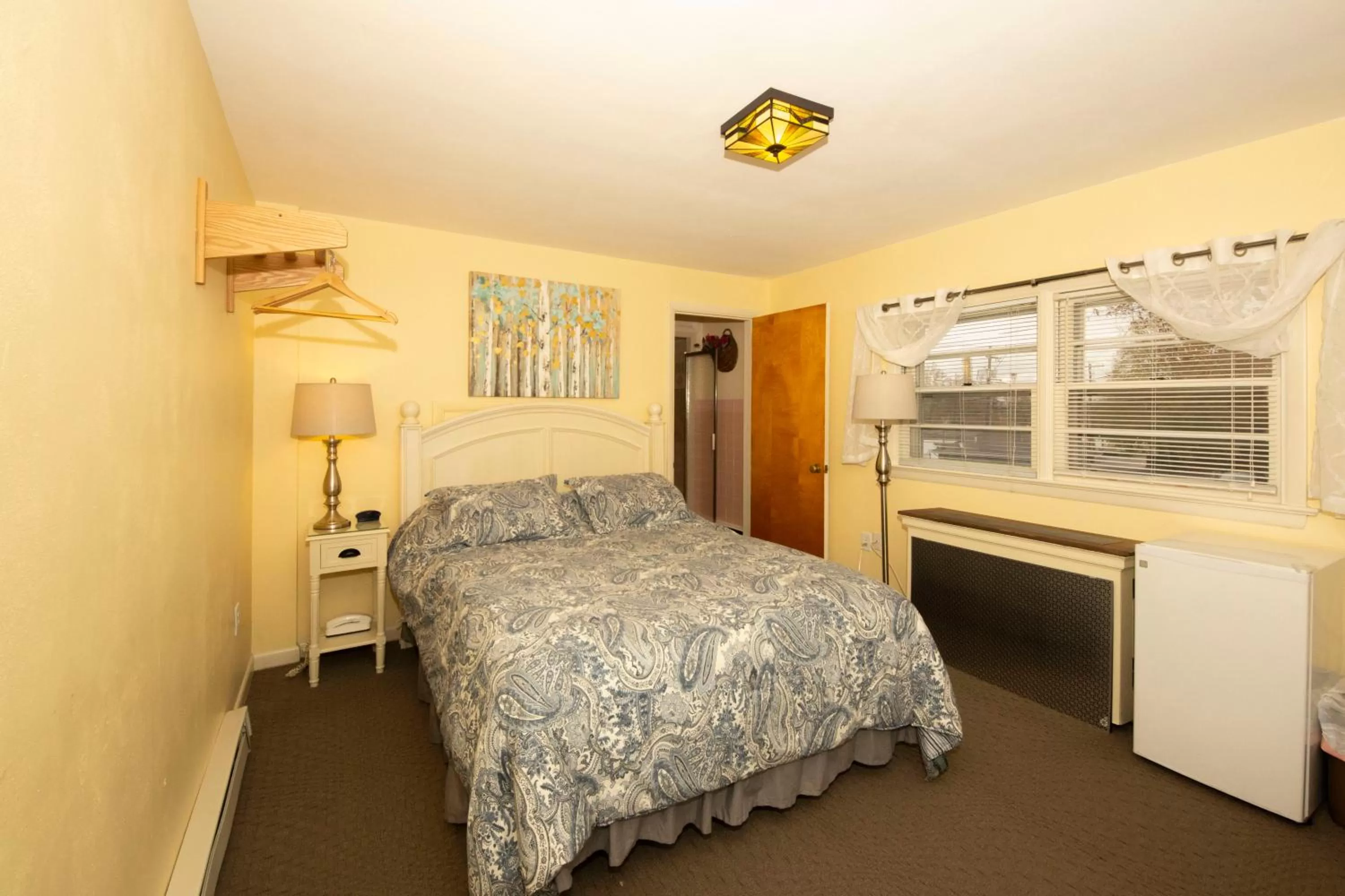 Photo of the whole room, Bed in Simmons Motel and Suites