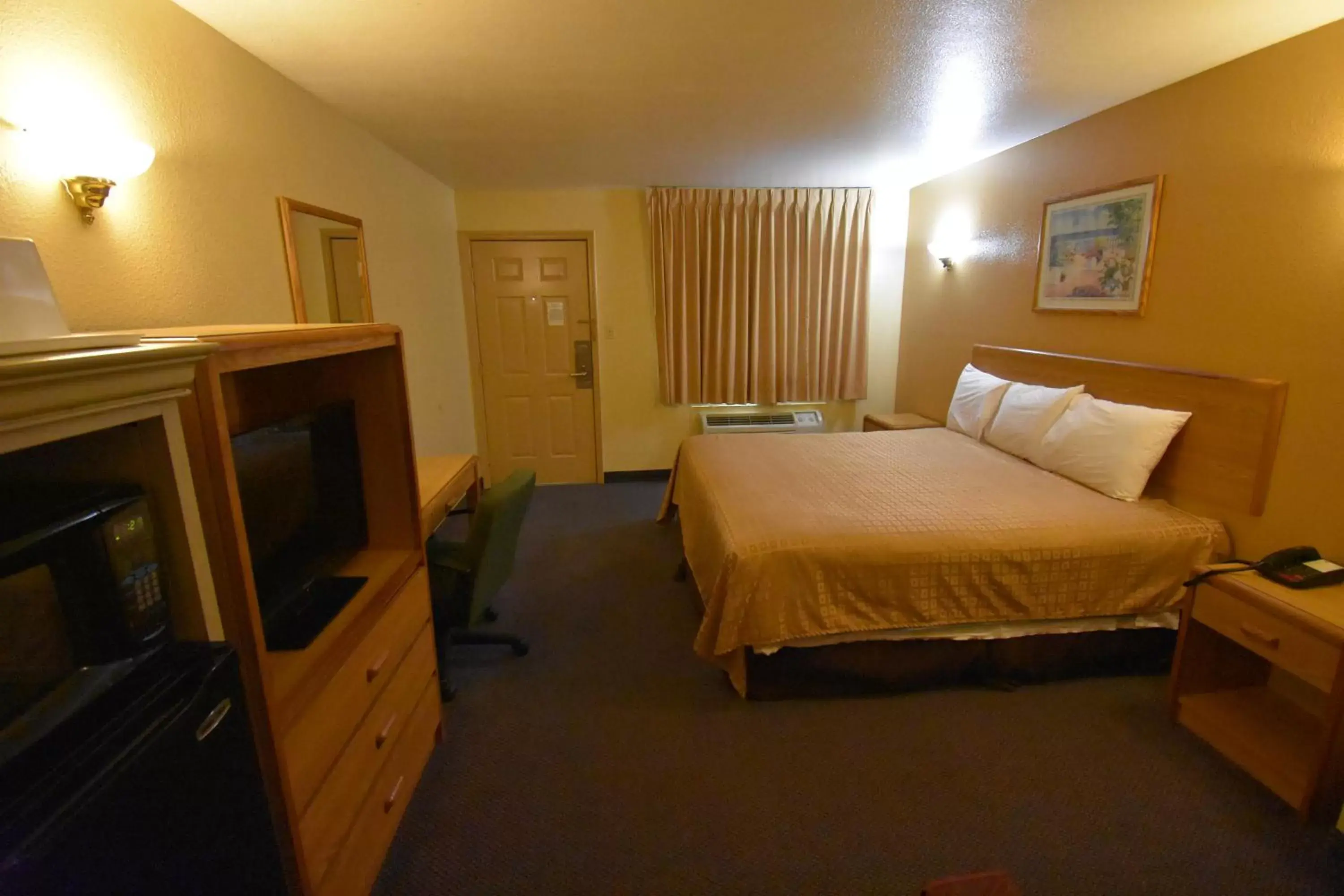 Photo of the whole room, Bed in Americas Best Value Inn San Antonio/Lackland AFB
