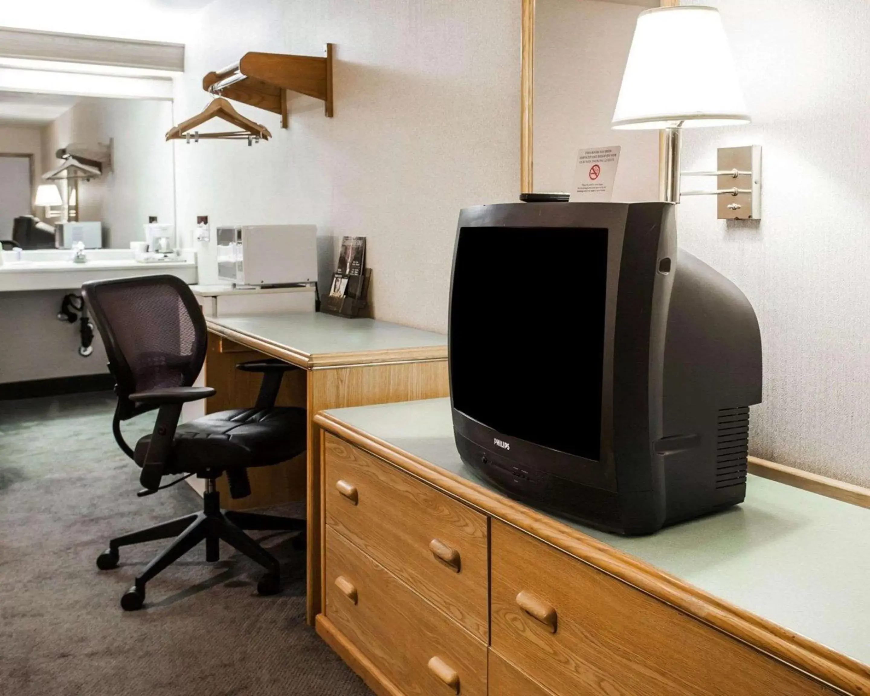 Photo of the whole room, TV/Entertainment Center in Rodeway Inn Stevenson