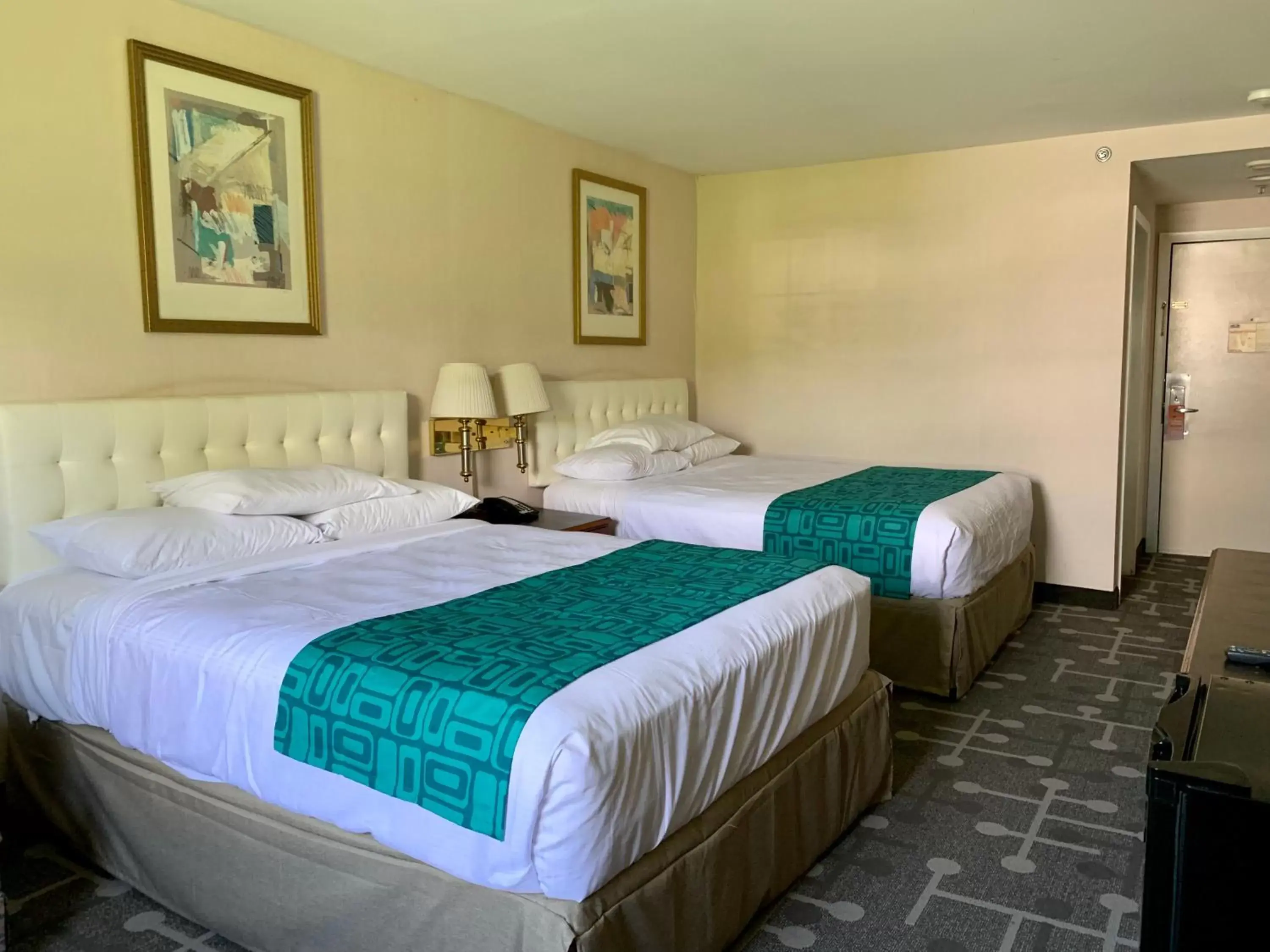 King Room- Non-Smoking in Howard Johnson by Wyndham Williamstown King Room- Non-Smoking in Howard Johnson by Wyndham Williamstown