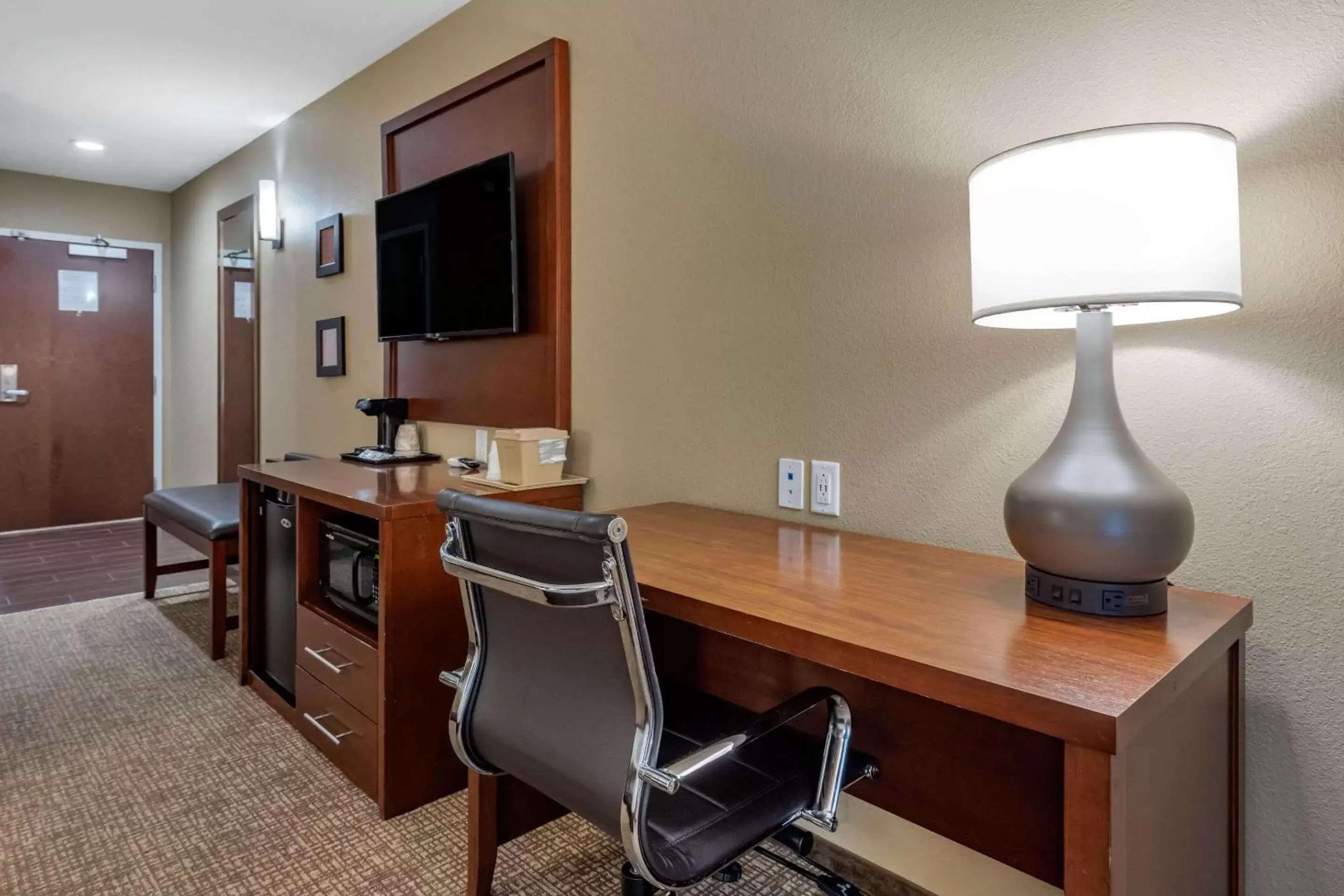 Photo of the whole room, TV/Entertainment Center in Comfort Inn & Suites Pittsburgh
