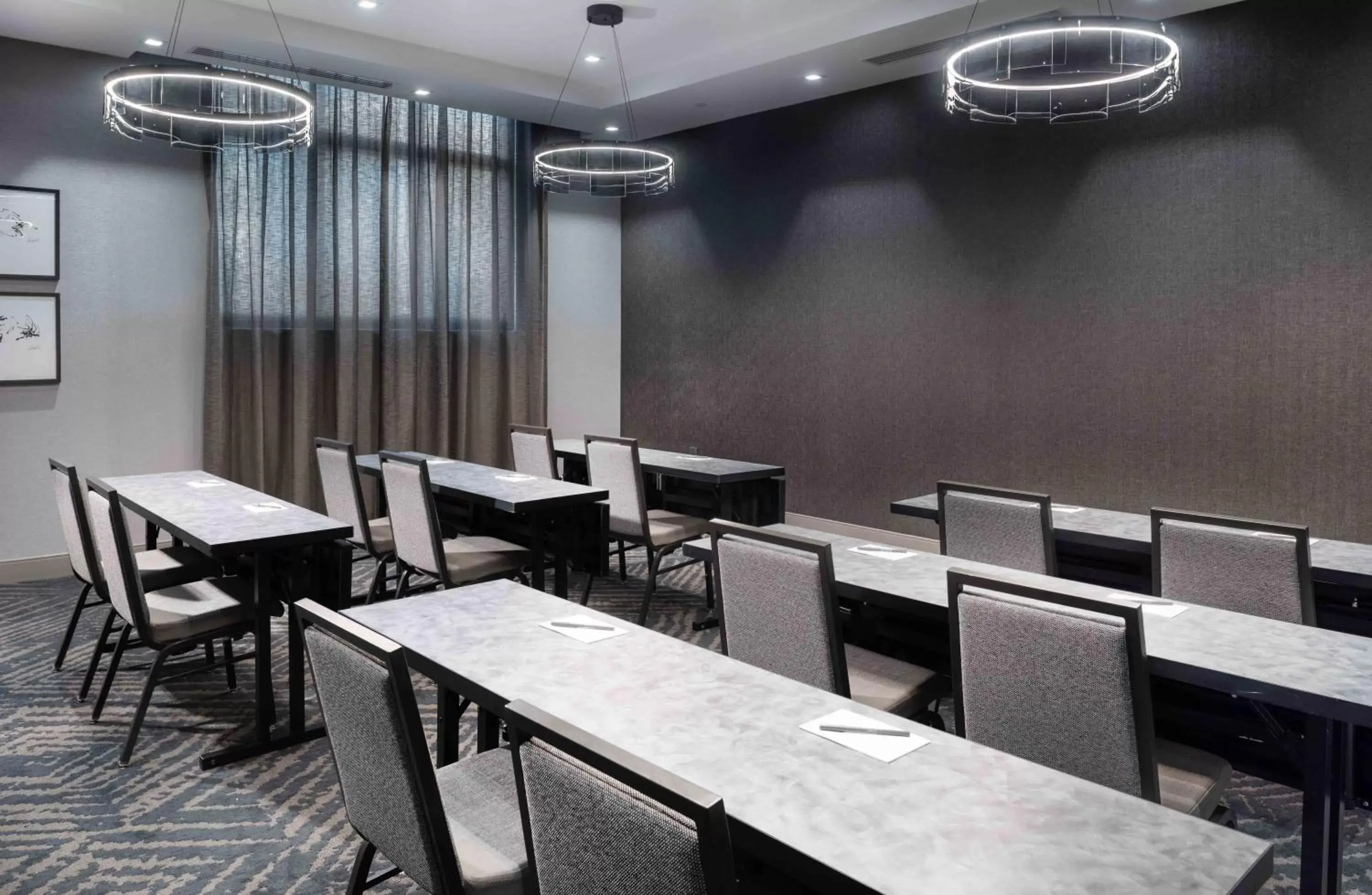 Meeting/conference room, Restaurant/Places to Eat in Staybridge Suites - Quincy, an IHG Hotel