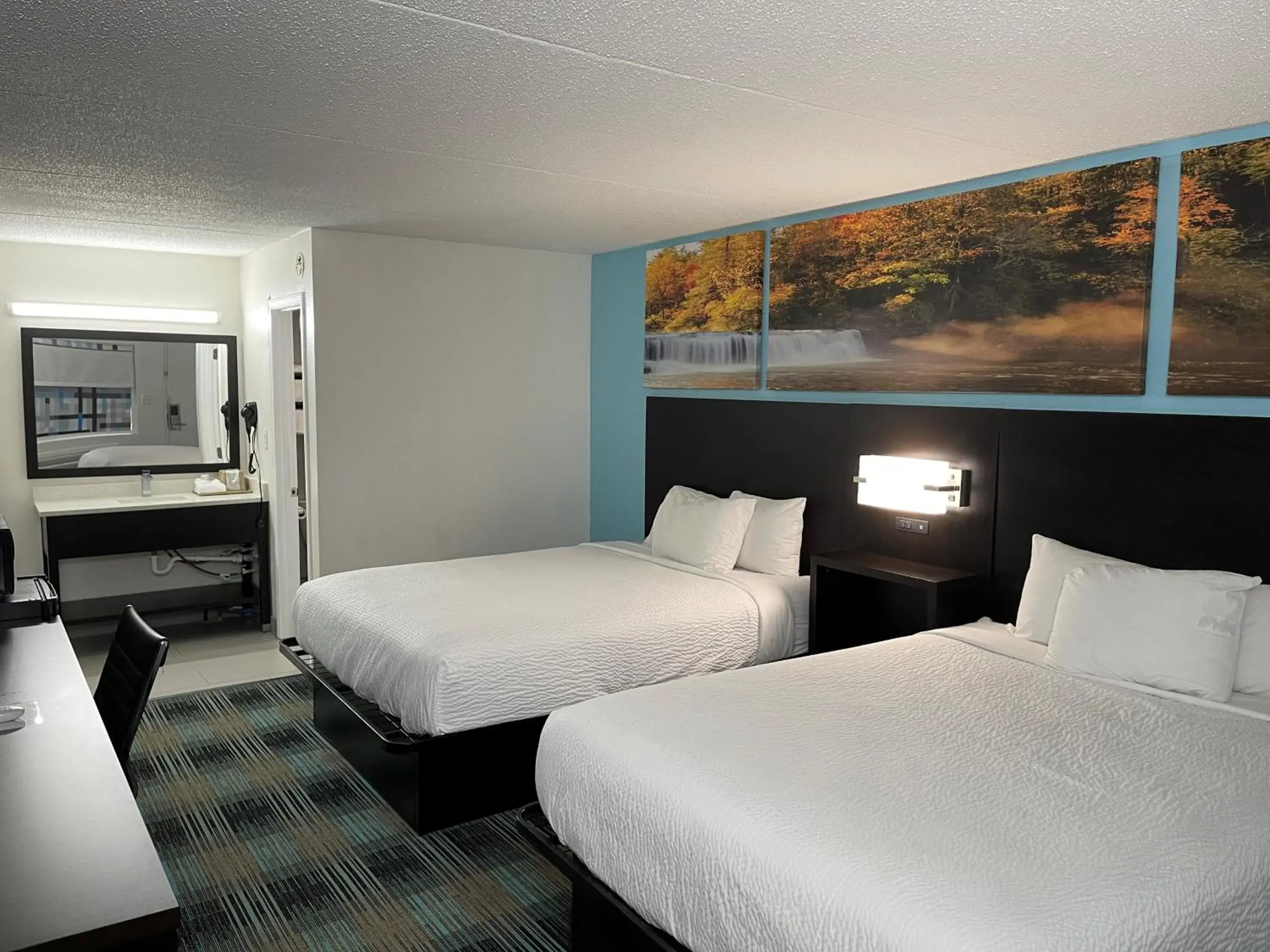 Bed in Days Inn by Wyndham Calhoun GA I-75 and US-41 Bed in Days Inn by Wyndham Calhoun GA I-75 and US-41