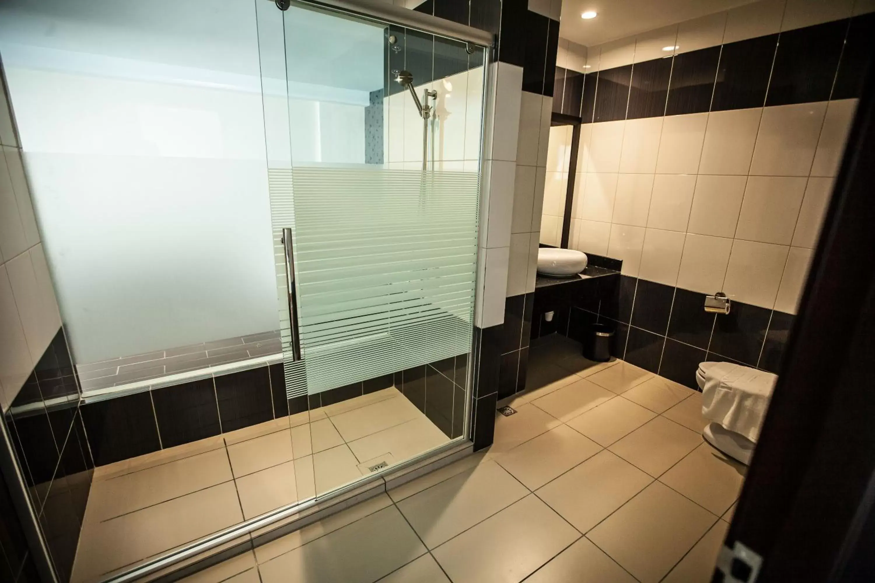 Bathroom in Putatan Platinum Hotel