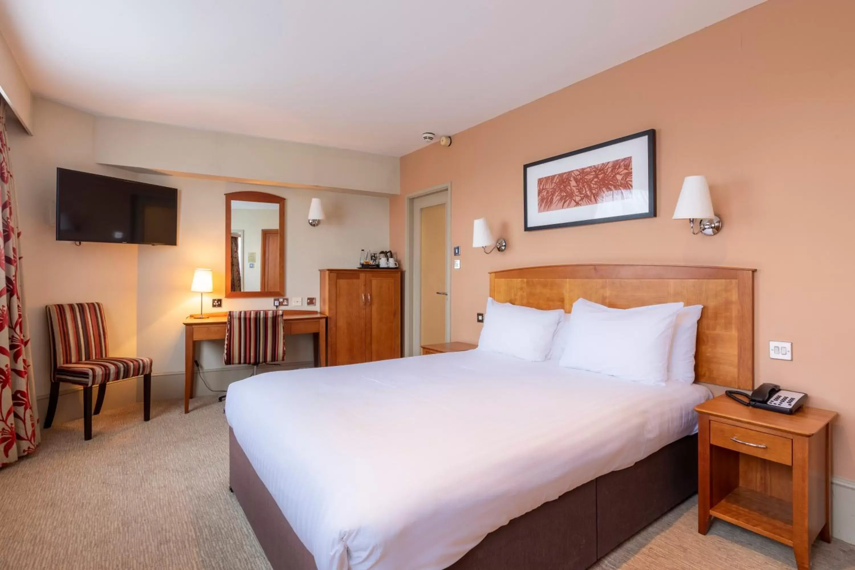 One-Bedroom King Suite with Sofa Bed in Birmingham Strathallan Hotel, BW Signature Collection One-Bedroom King Suite with Sofa Bed in Birmingham Strathallan Hotel, BW Signature Collection