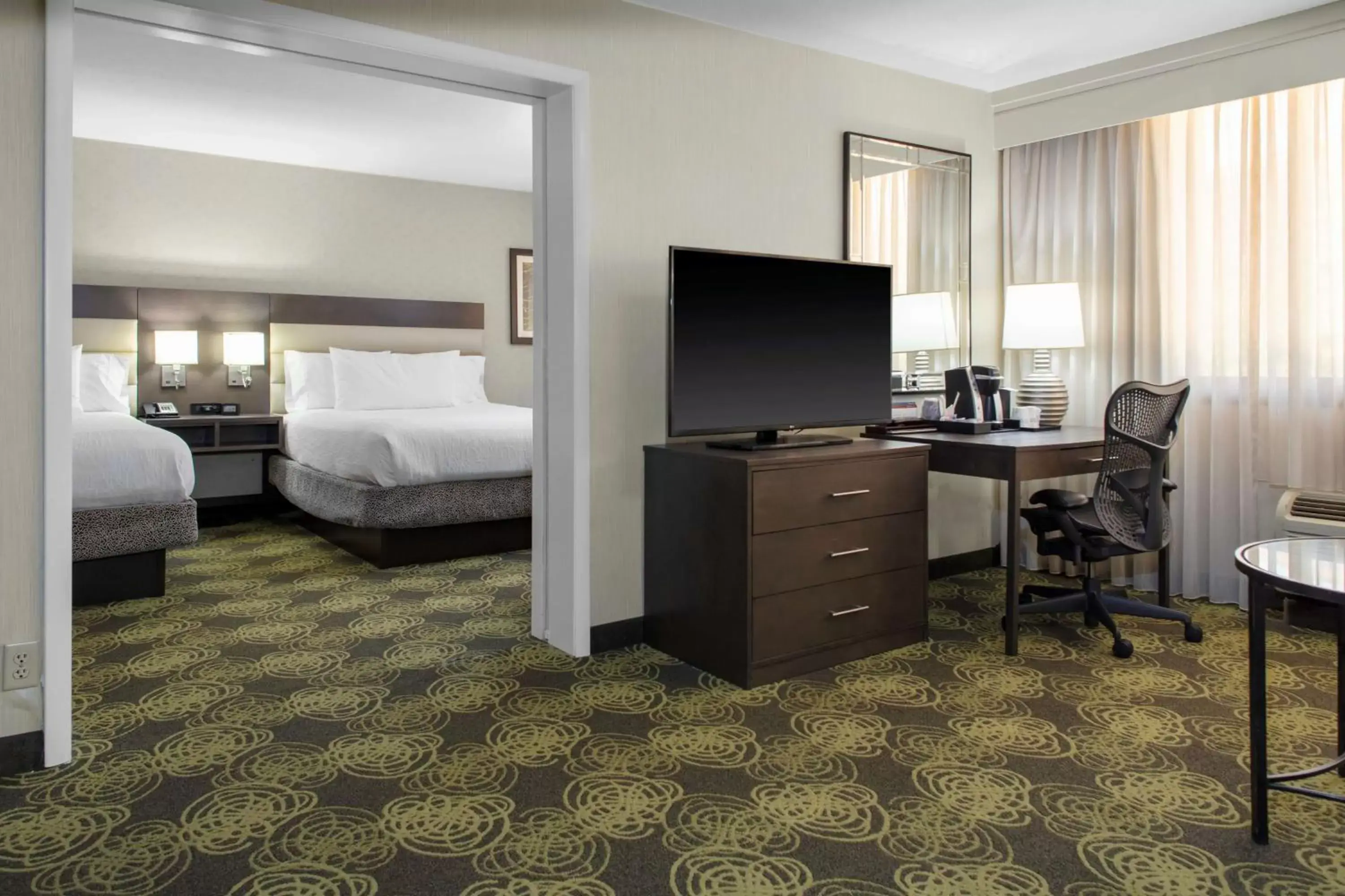 Bedroom, Bed in Hilton Garden Inn Reagan National Airport