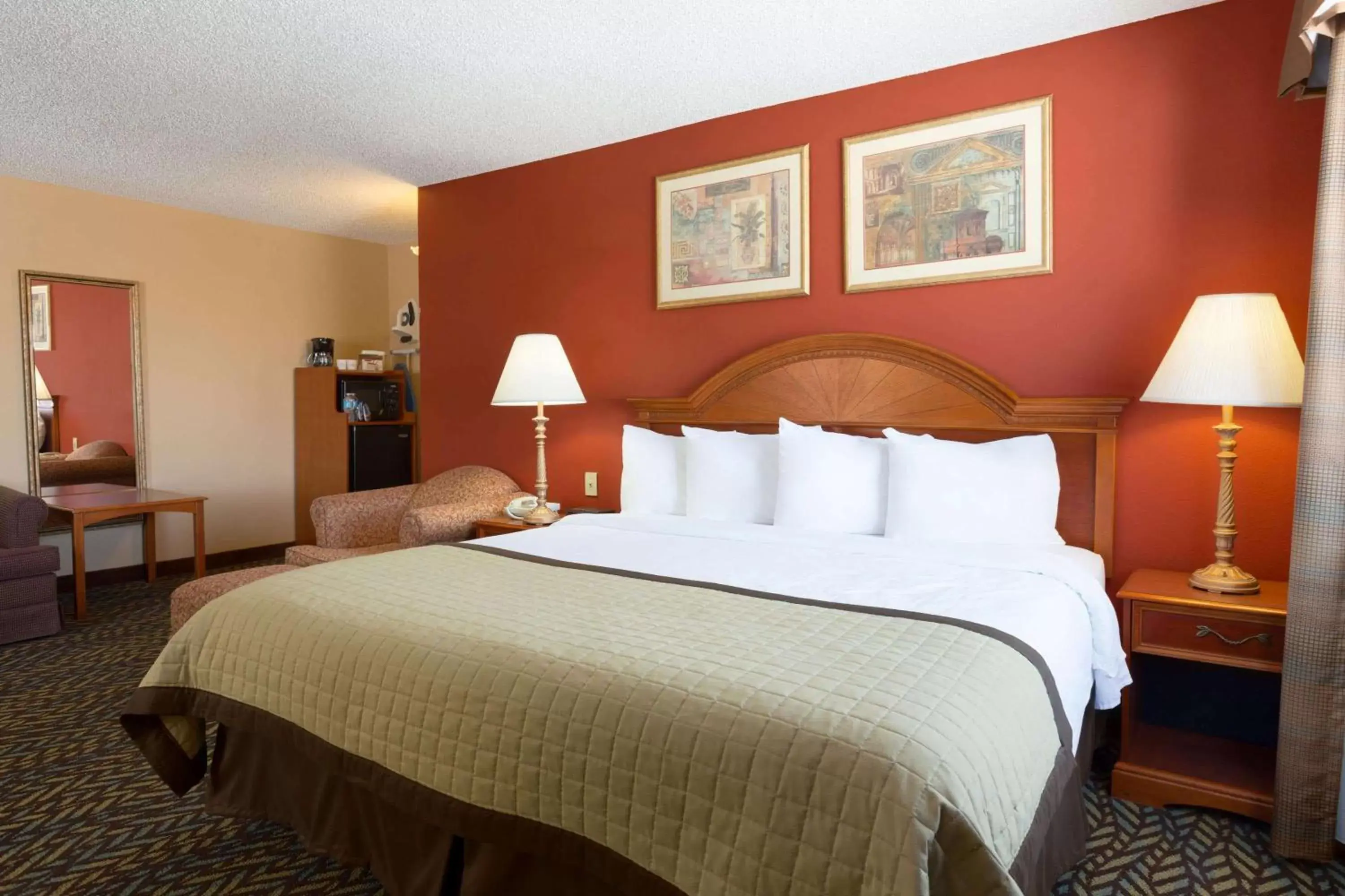 Photo of the whole room, Bed in Baymont by Wyndham Oklahoma City Airport