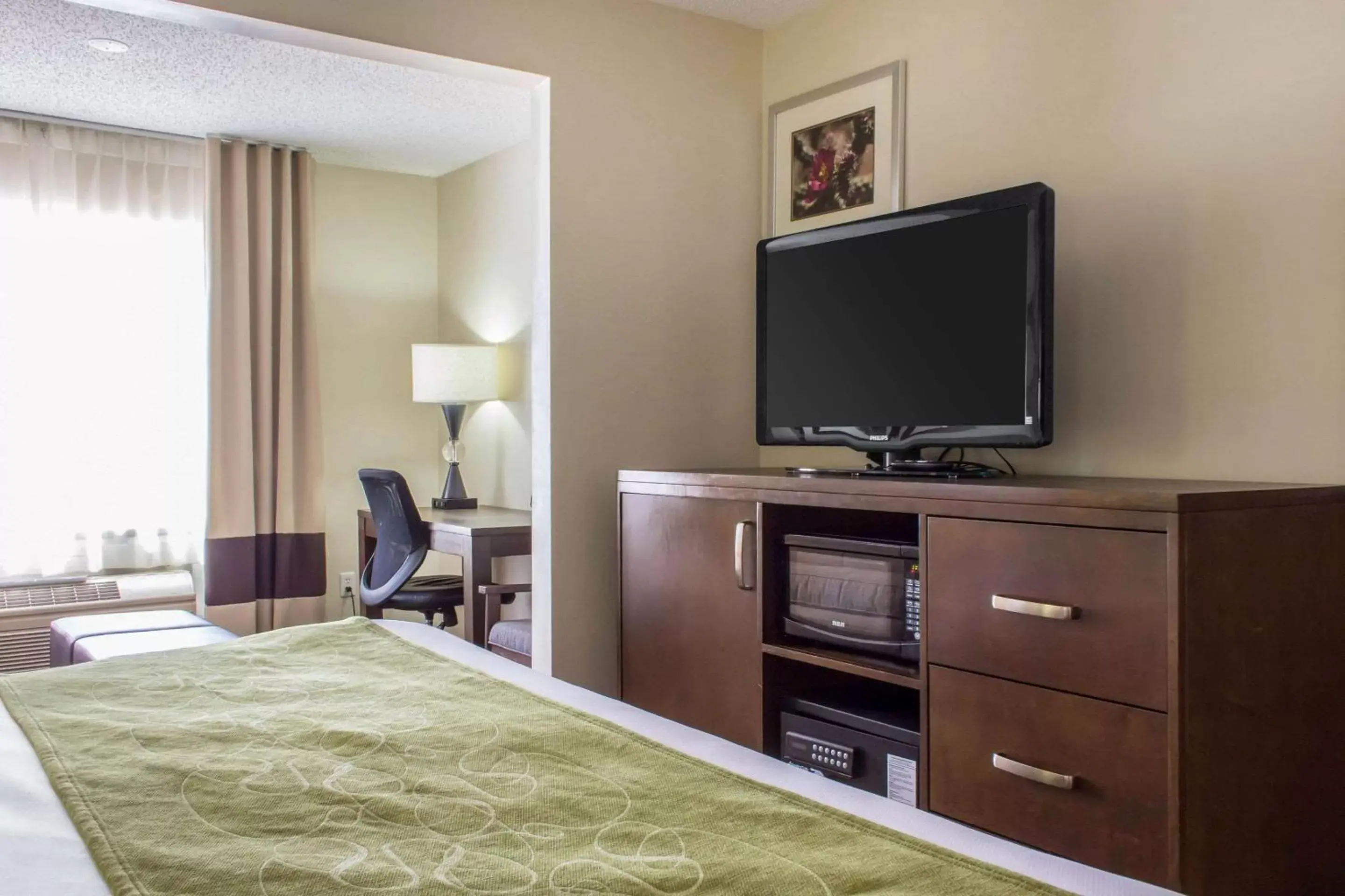 Photo of the whole room, TV/Entertainment Center in Comfort Suites at Tucson Mall