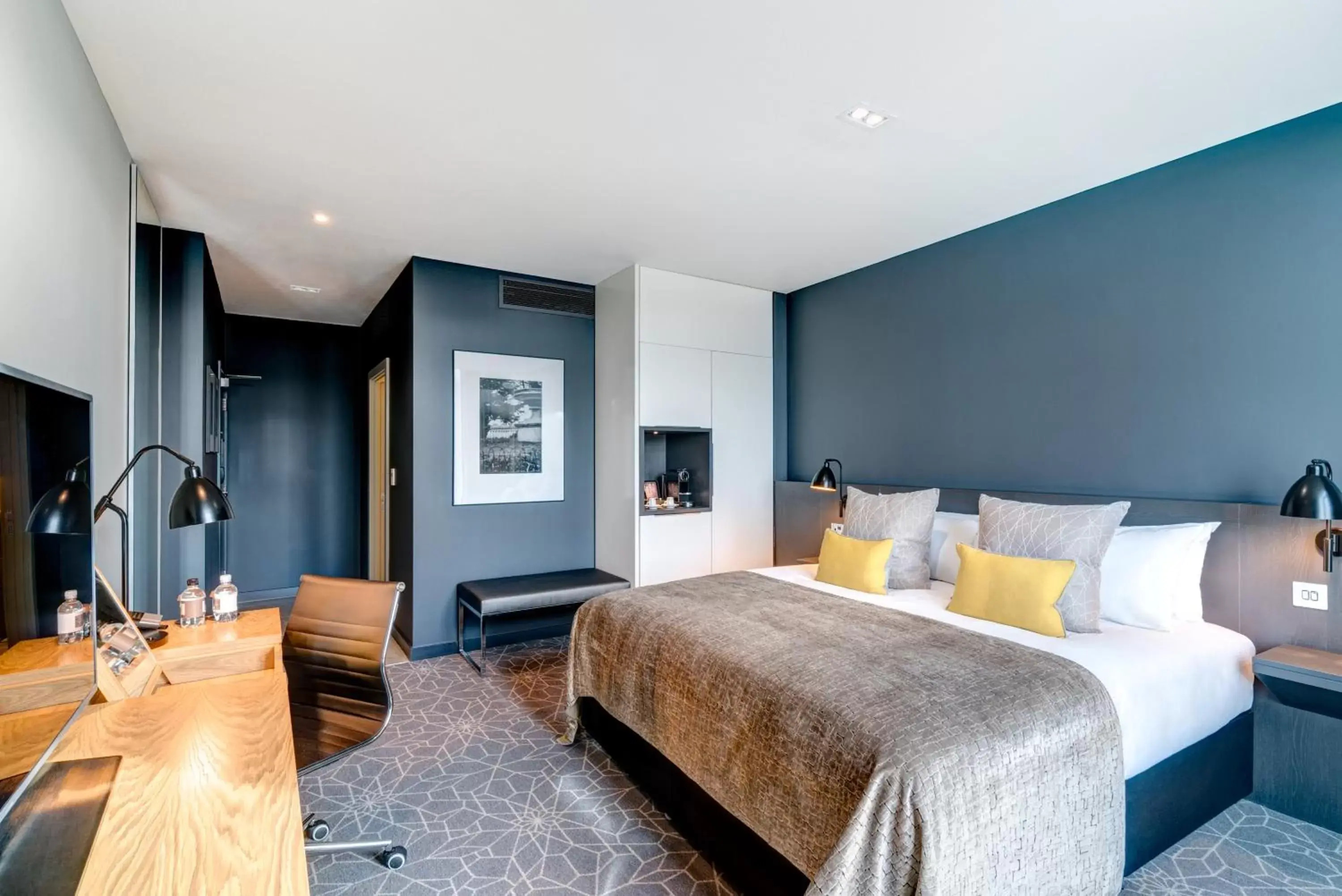 Bedroom in Apex City of Bath Hotel