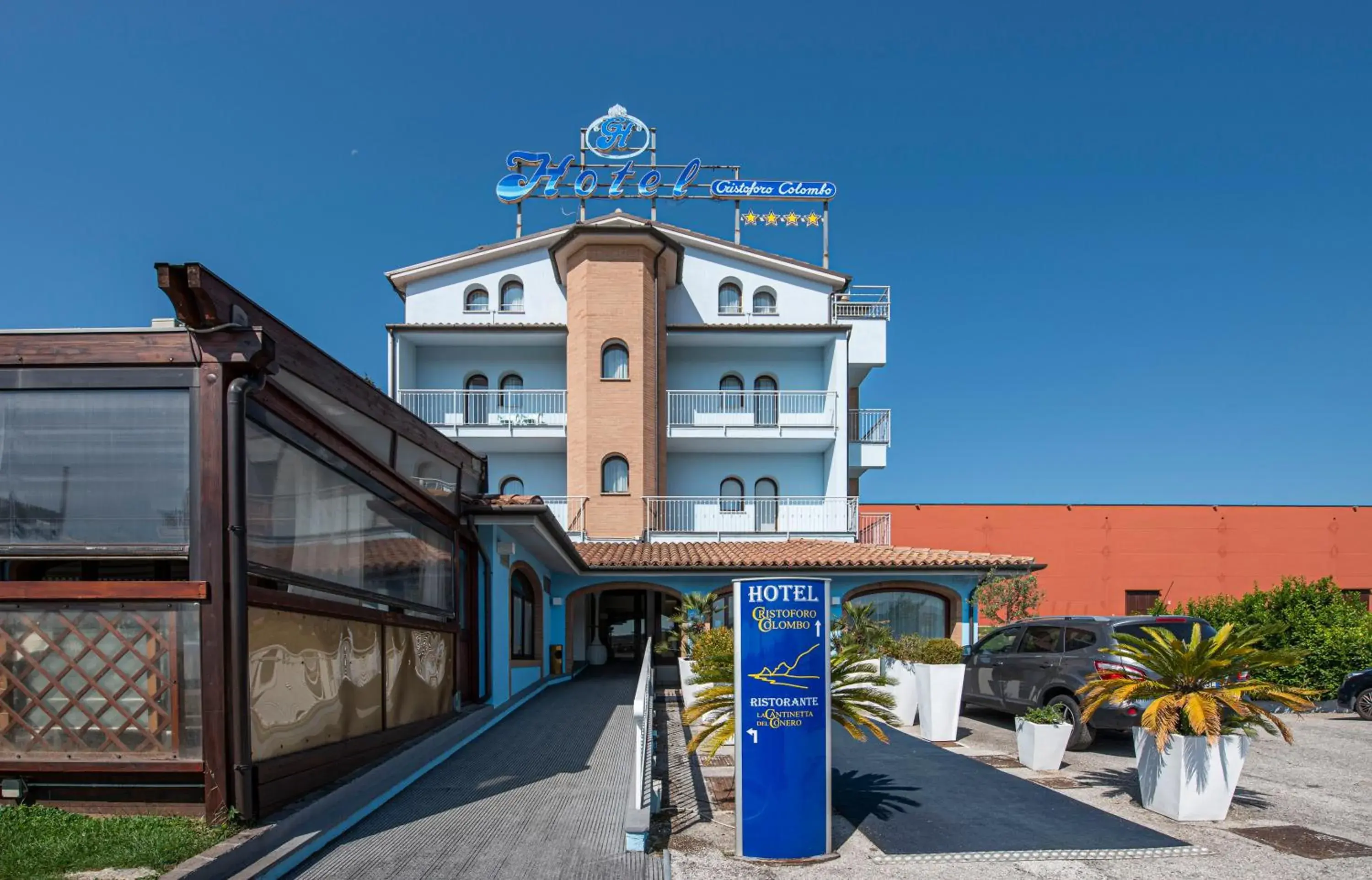 Facade/entrance, Property Building in Hotel Cristoforo Colombo