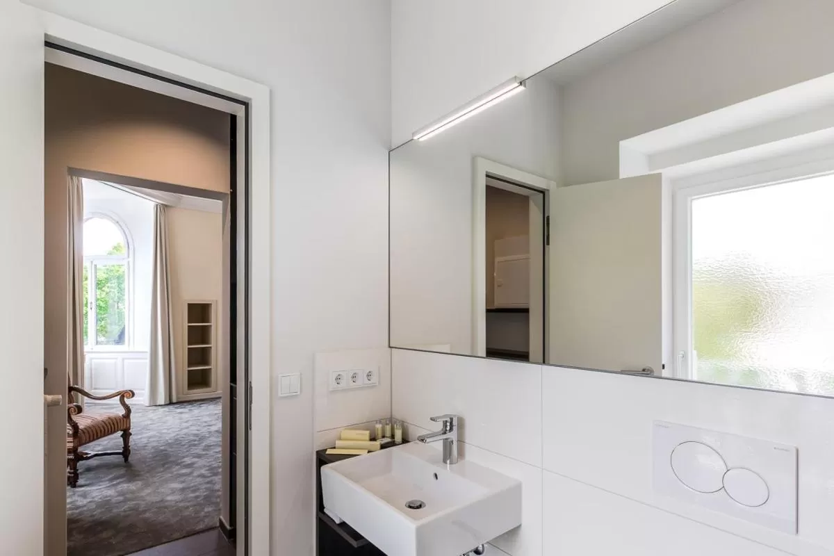 Shower in Hotel Villa Grunewald