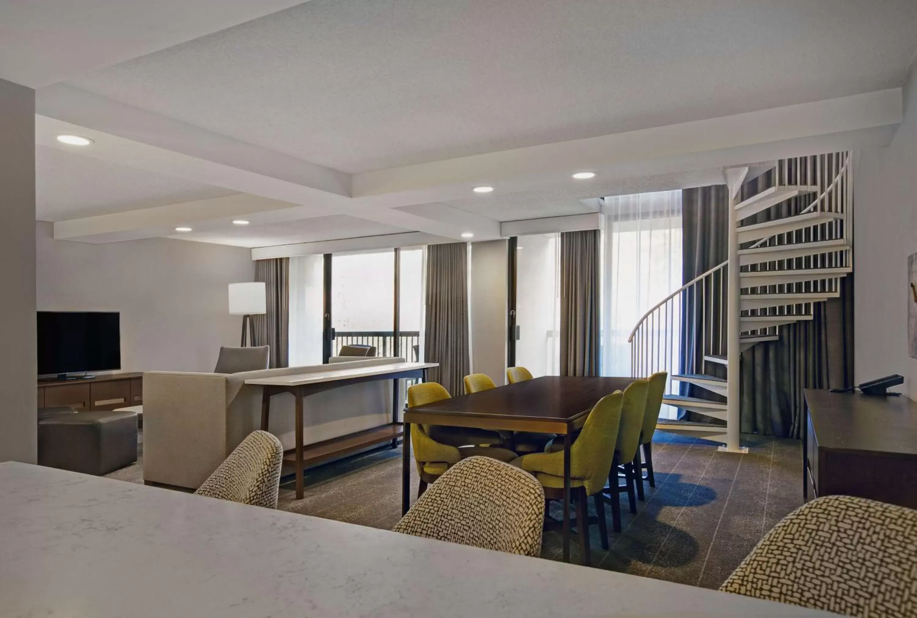 Bedroom, Seating Area in Hilton Peachtree City Atlanta Hotel & Conference Center