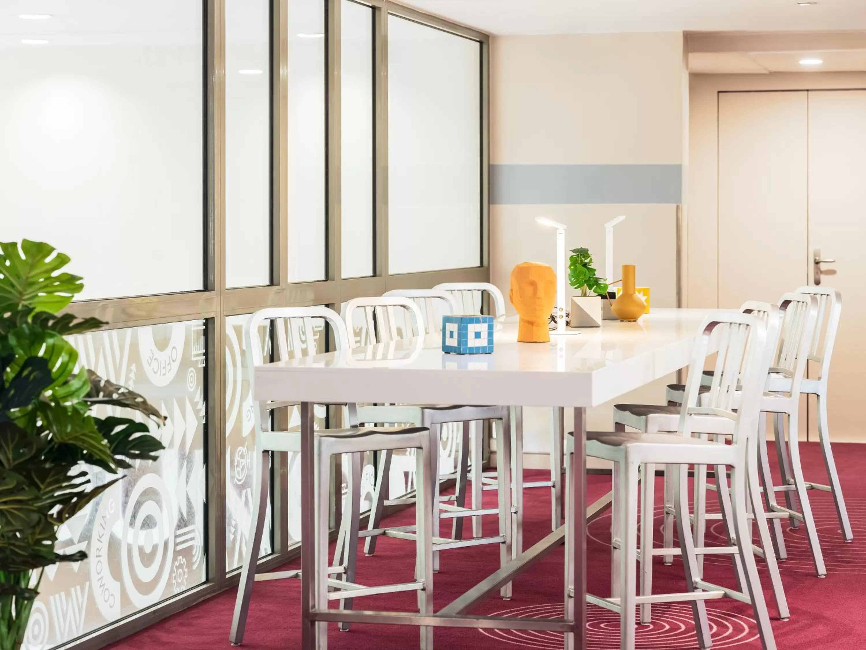 Lounge or bar in Mercure Paris Centre Tour Eiffel