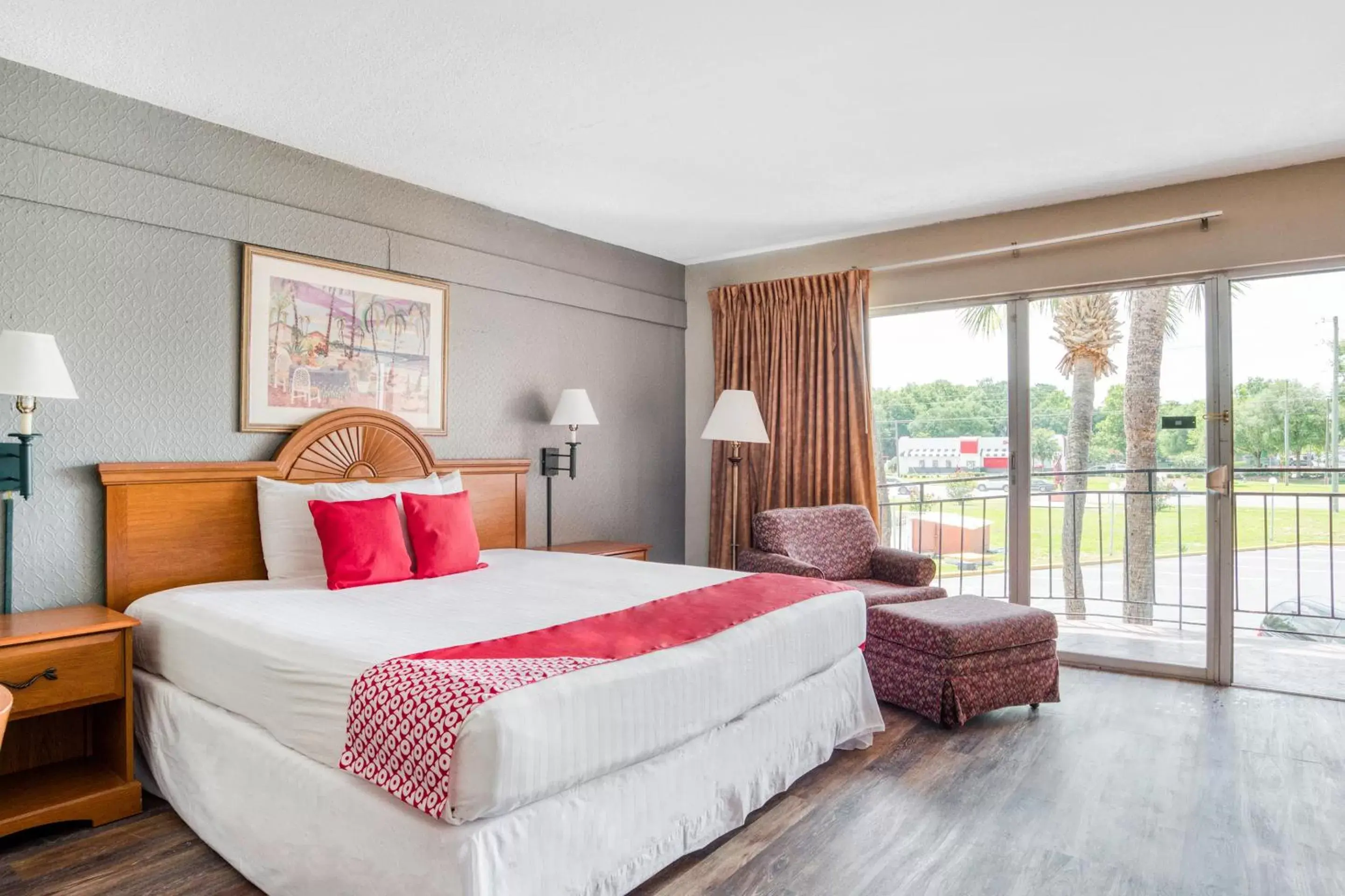 Bedroom, Bed in OYO Hotel Mustang Silver Spring FL