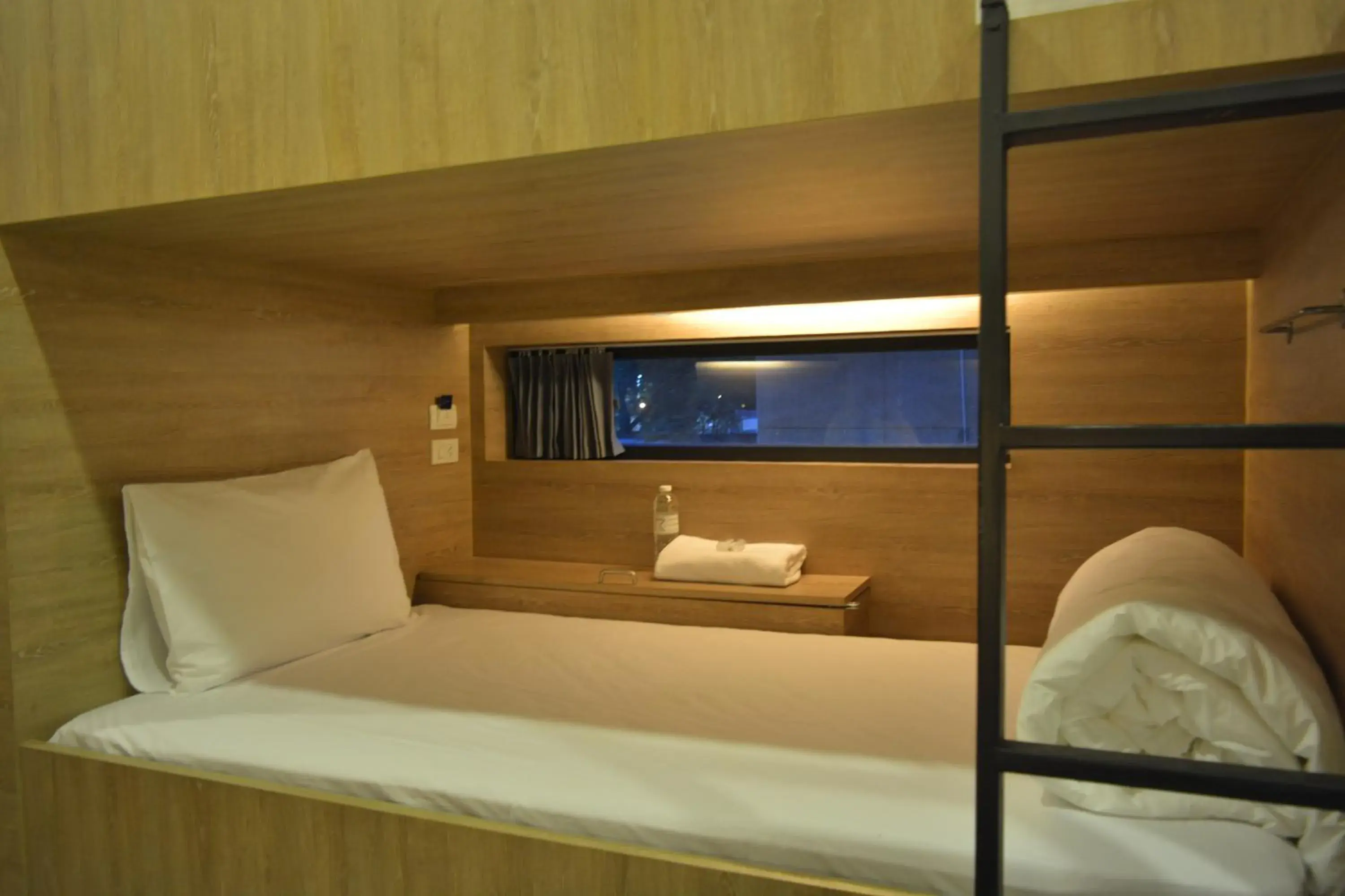 bunk bed, Room Photo in Rezt Bangkok