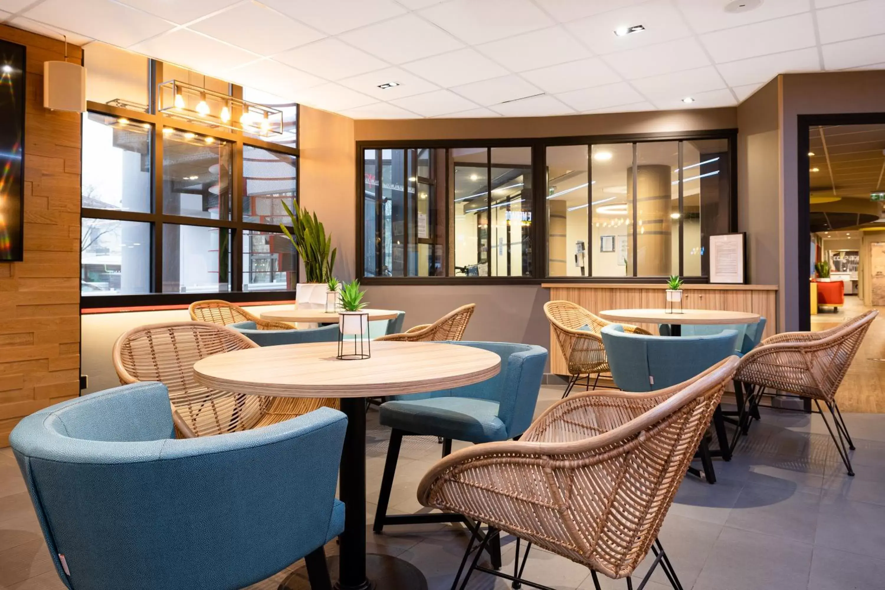 Restaurant/places to eat, Lounge/Bar in ibis Bordeaux Centre Meriadeck