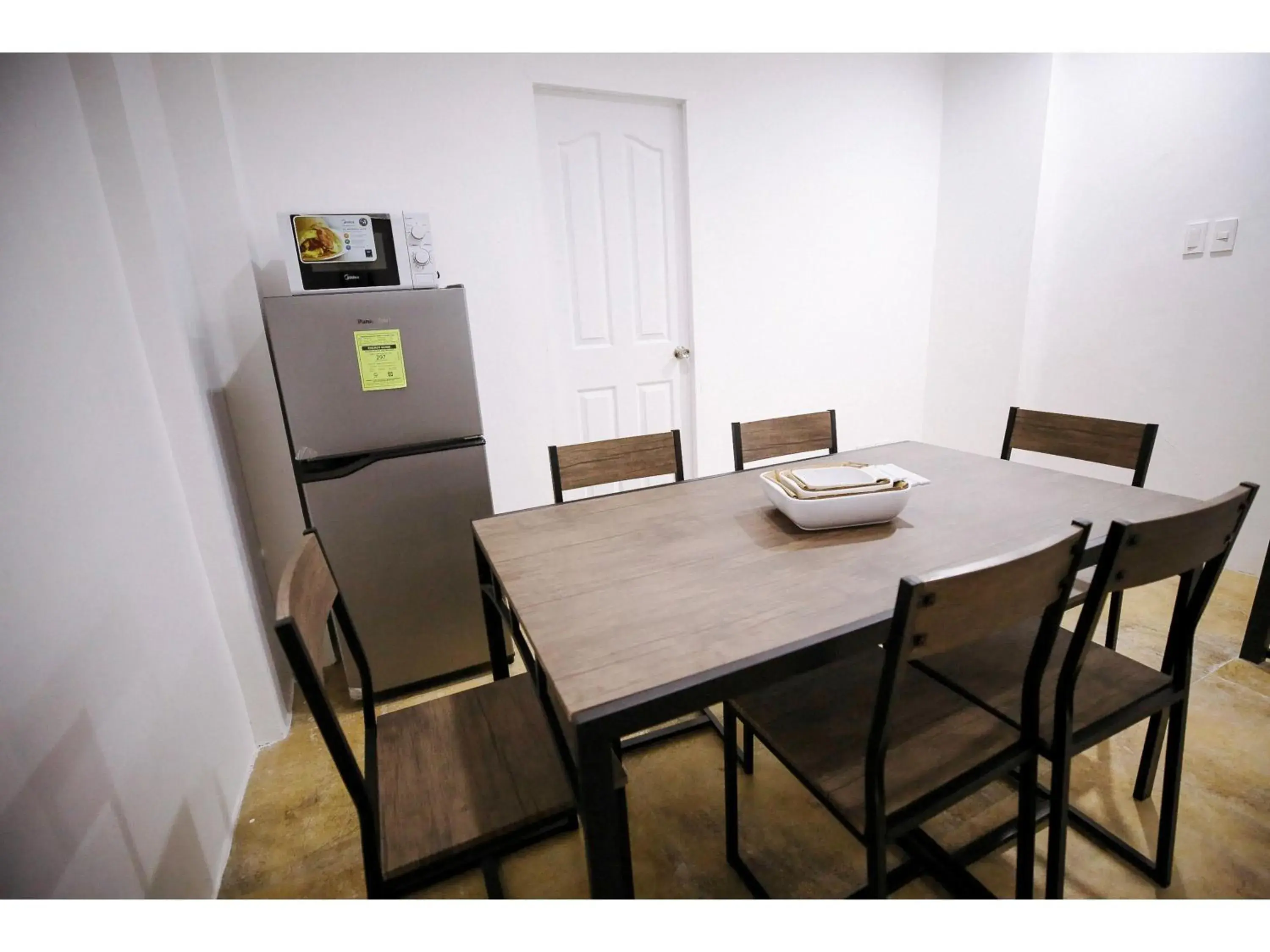 Dining Area in OYO 789 Abn Residences