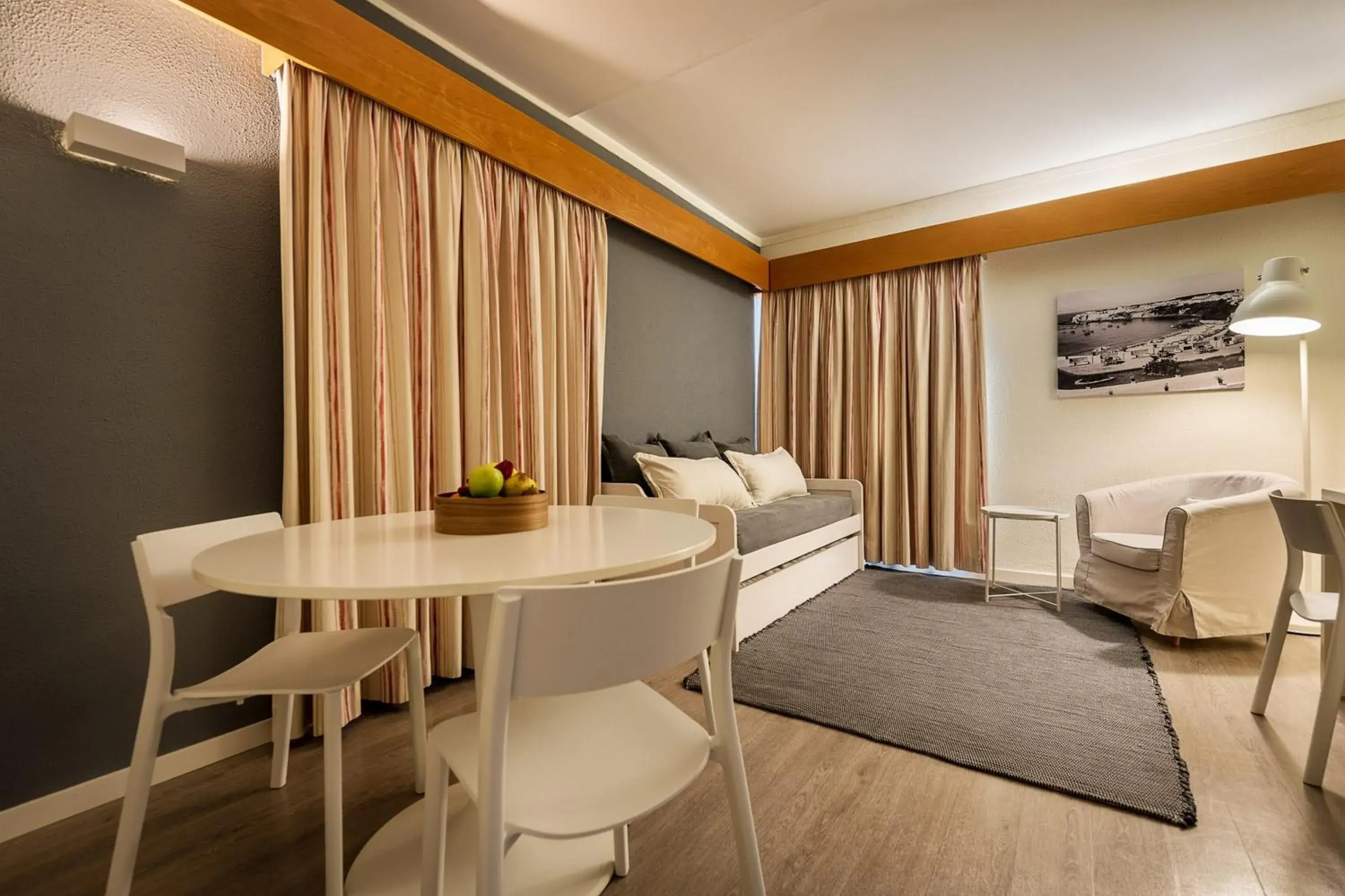 Living room, Dining Area in Hotel Apartamento Sinerama