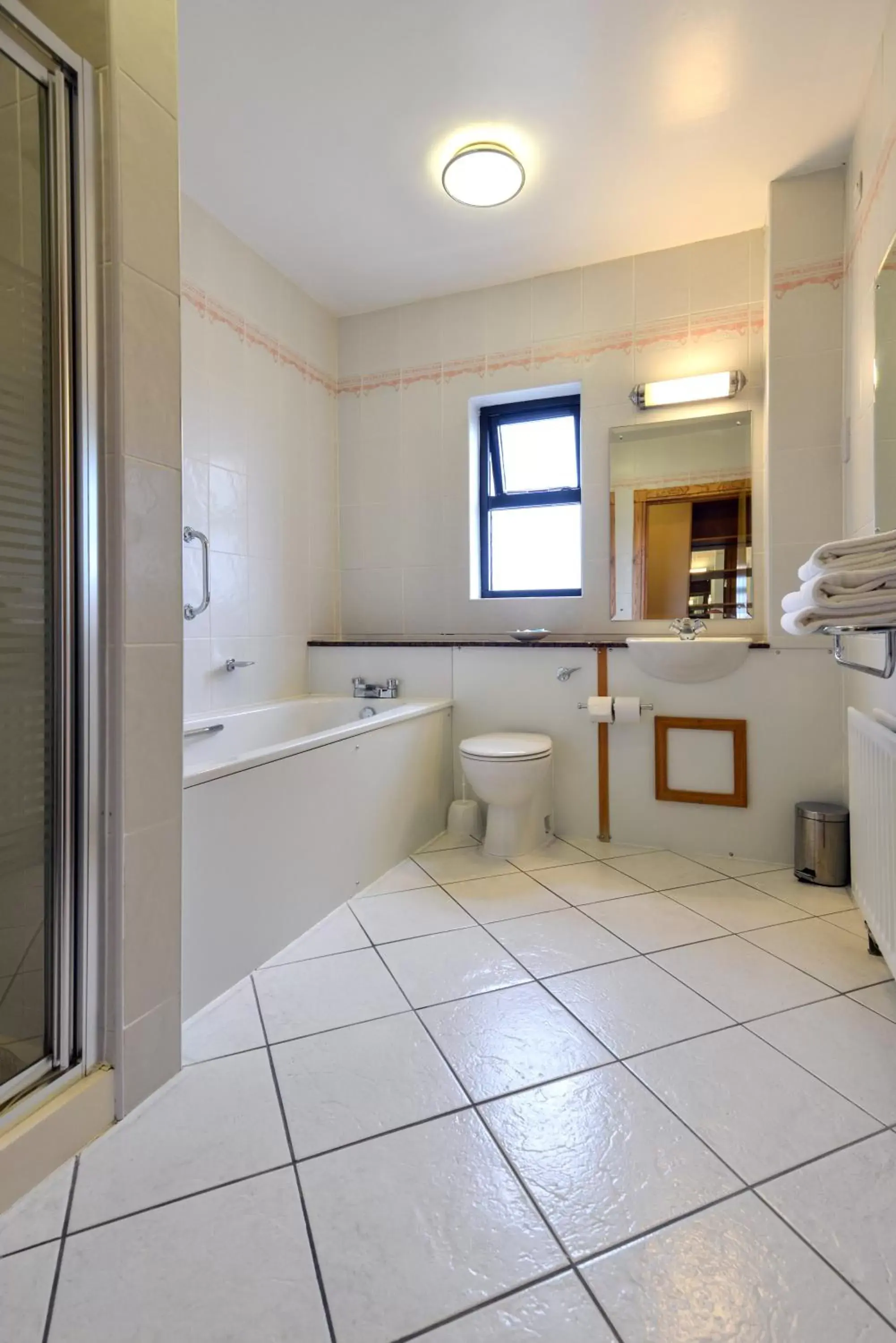 Bathroom, Kitchen/Kitchenette in Cromore Halt
