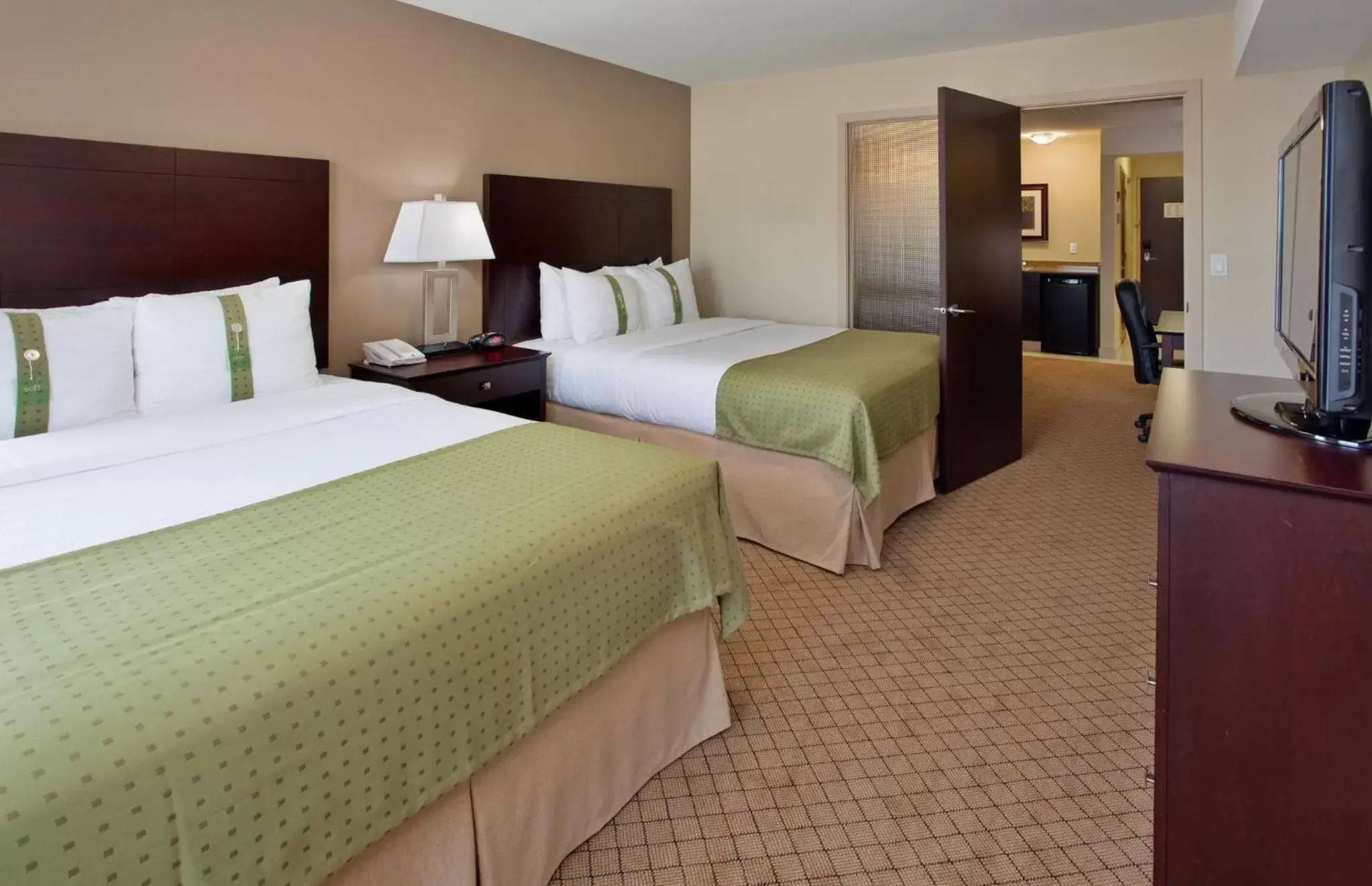 Photo of the whole room, Bed in Holiday Inn Hotel and Suites-Kamloops, an IHG Hotel