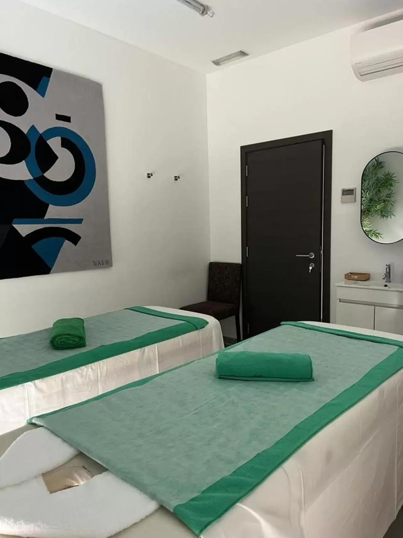 Massage, Bed in Boticas Hotel Art & SPA