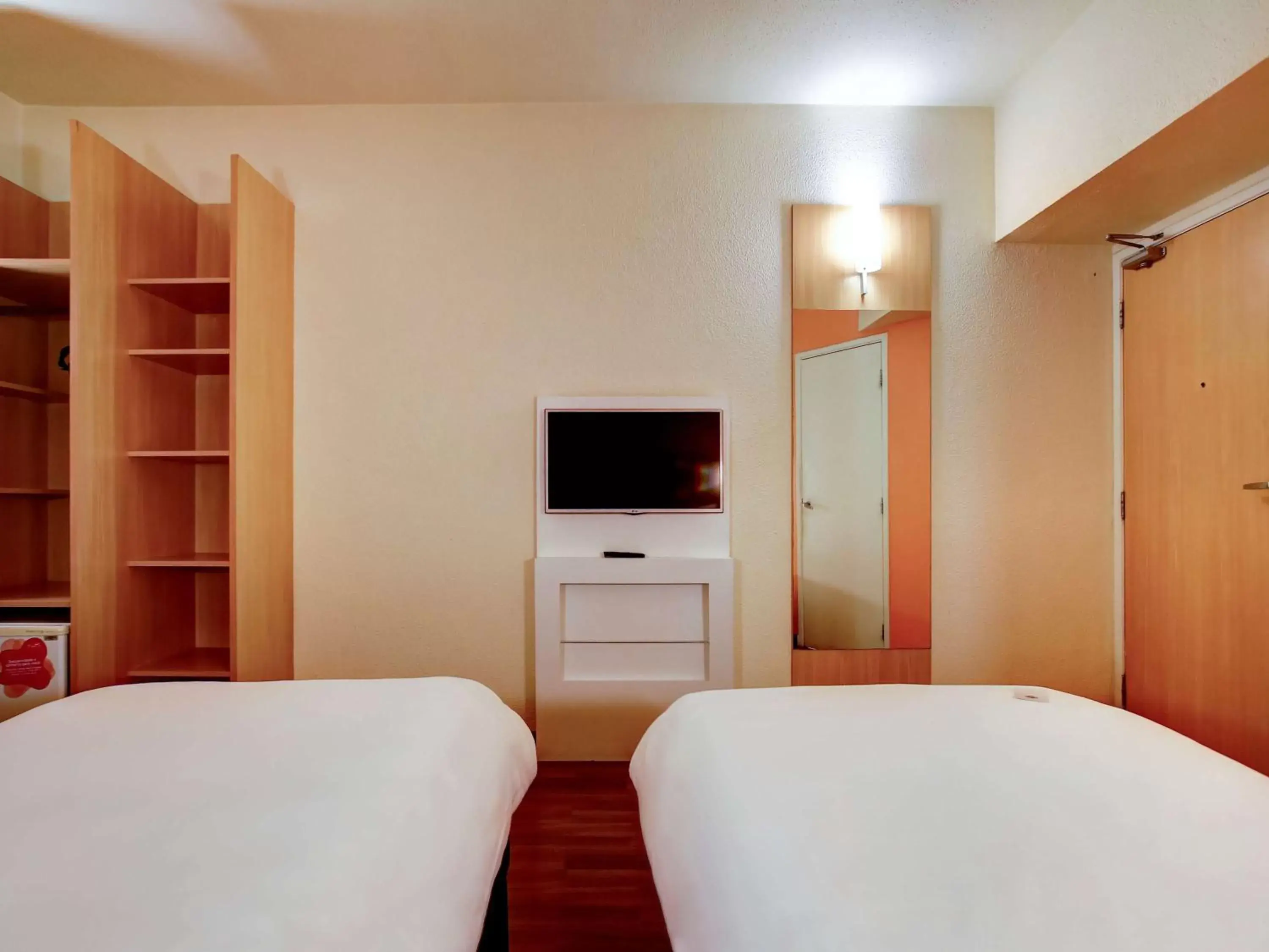Bedroom, Bed in ibis Vitoria Praia do Canto